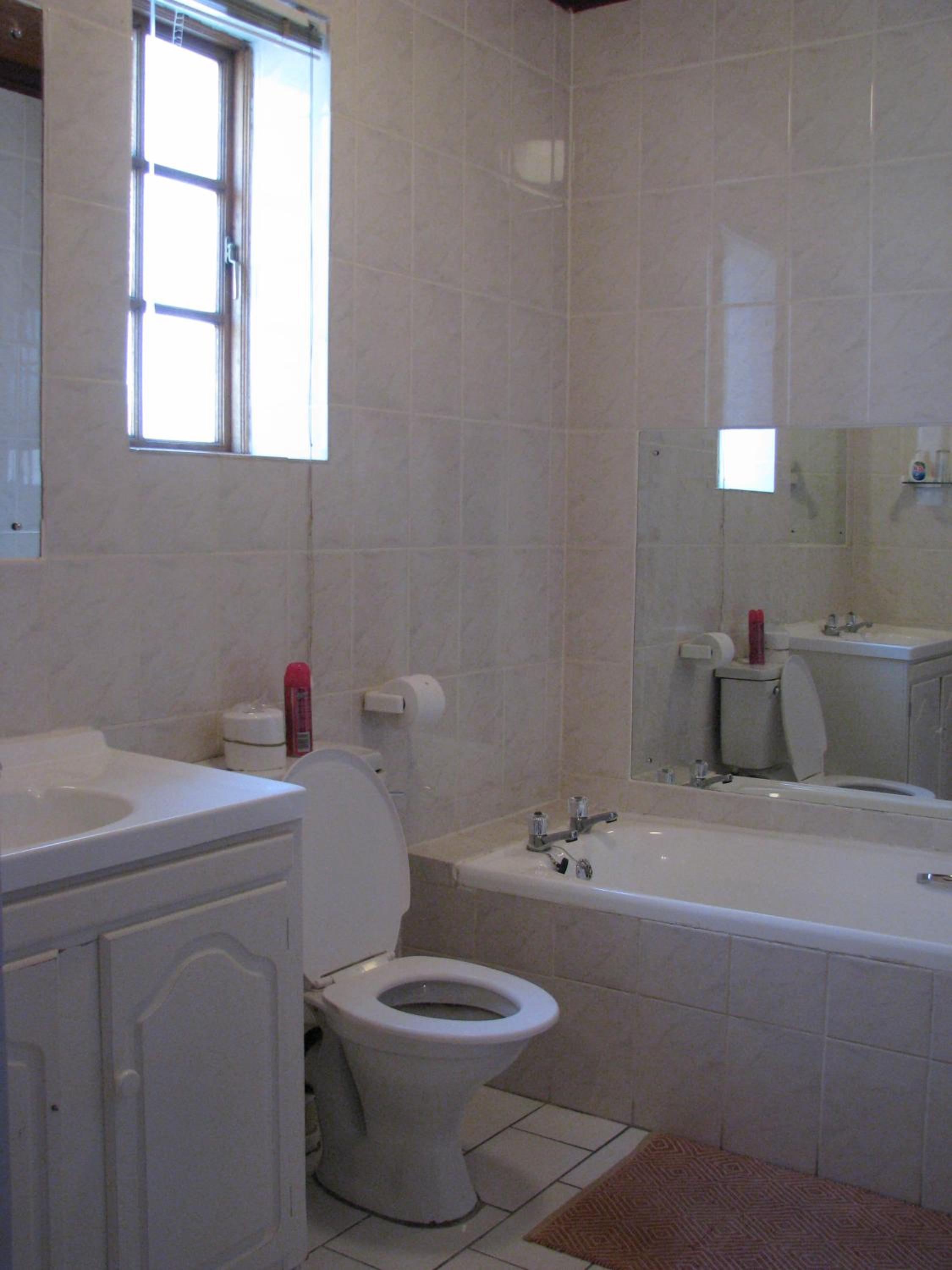 Budget Twin Room - Photo 3