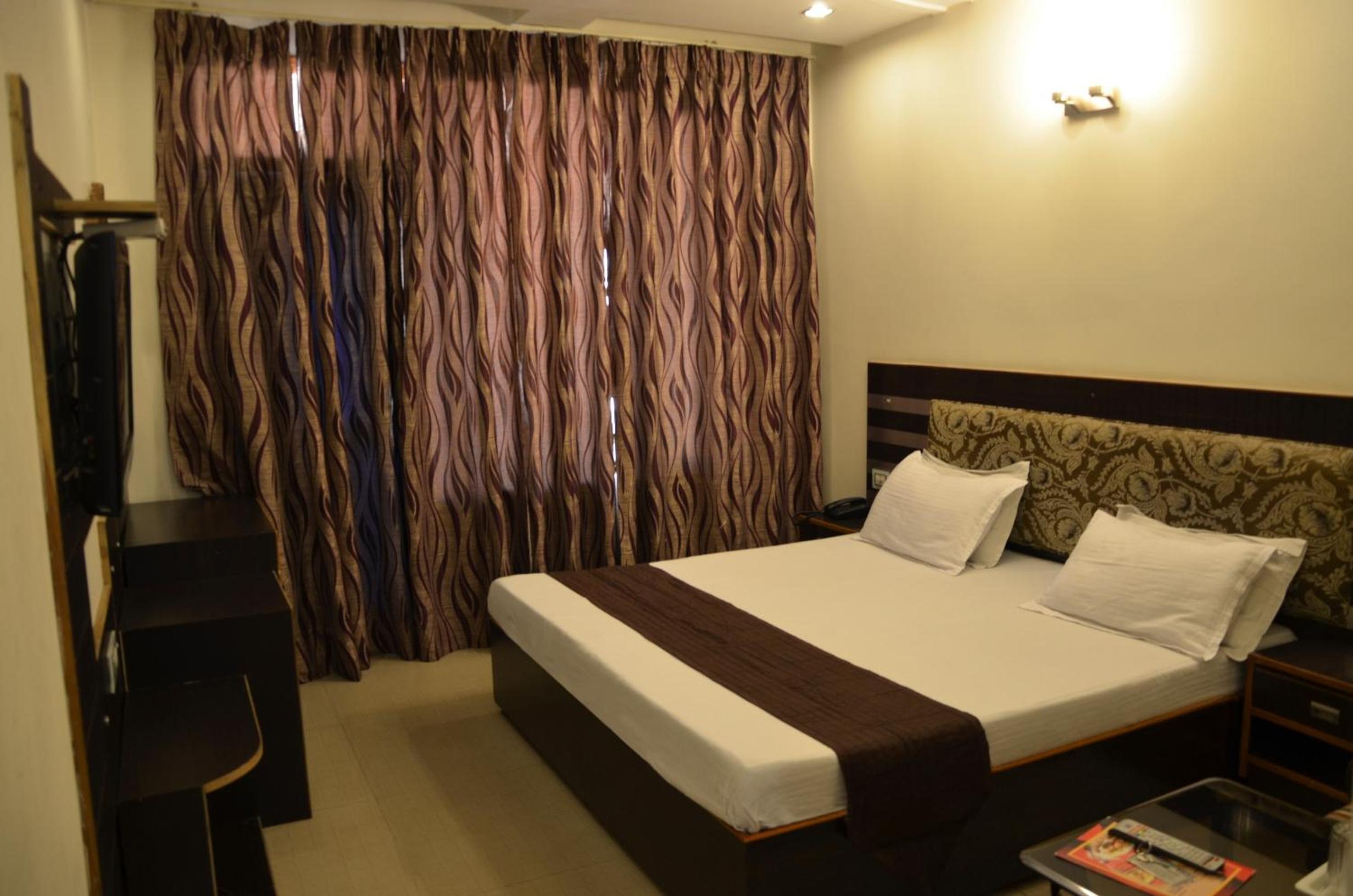 Deluxe Double or Twin Room photo 2