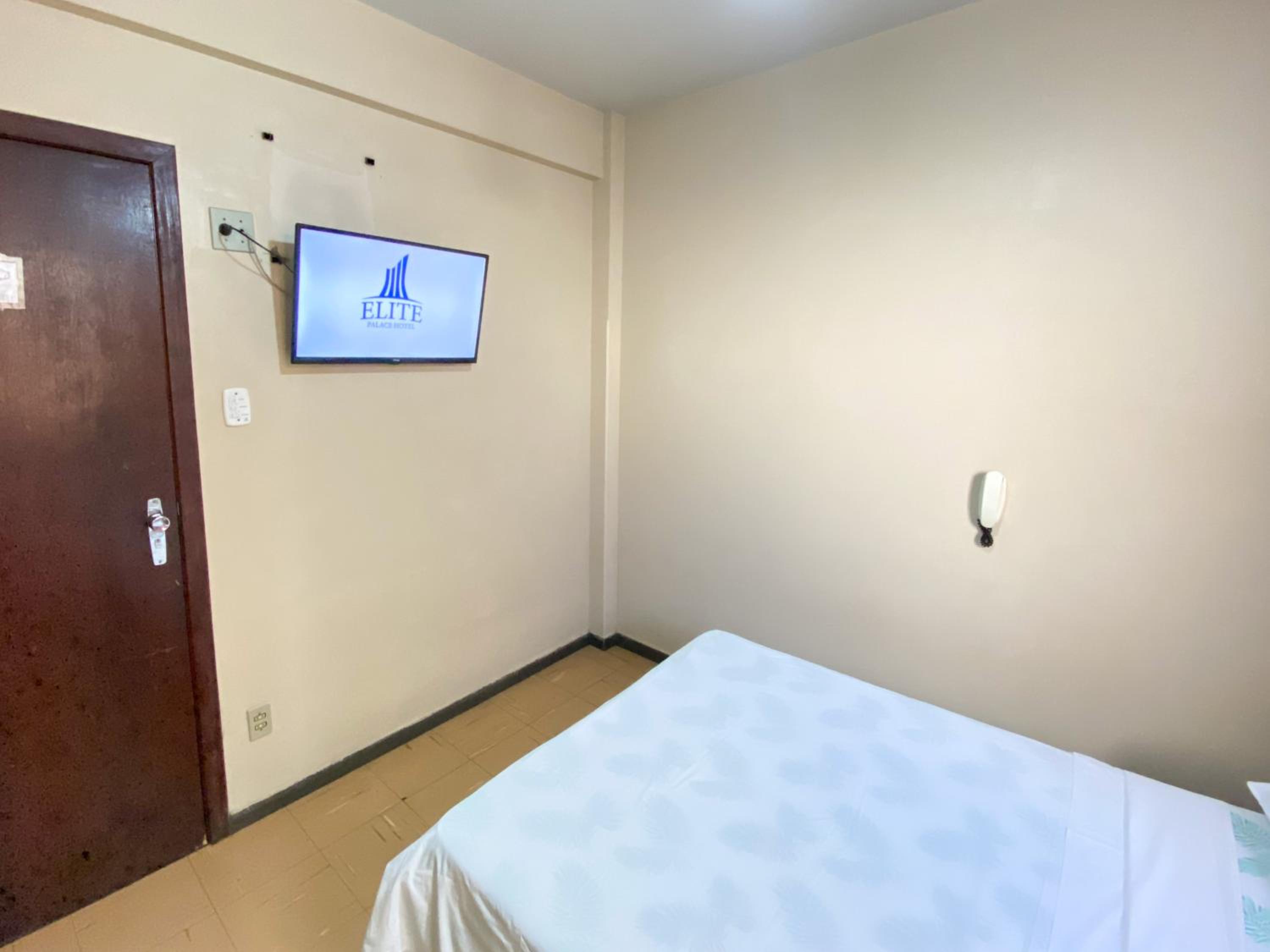 Double Or Twin Room With Private Bathroom photo 3