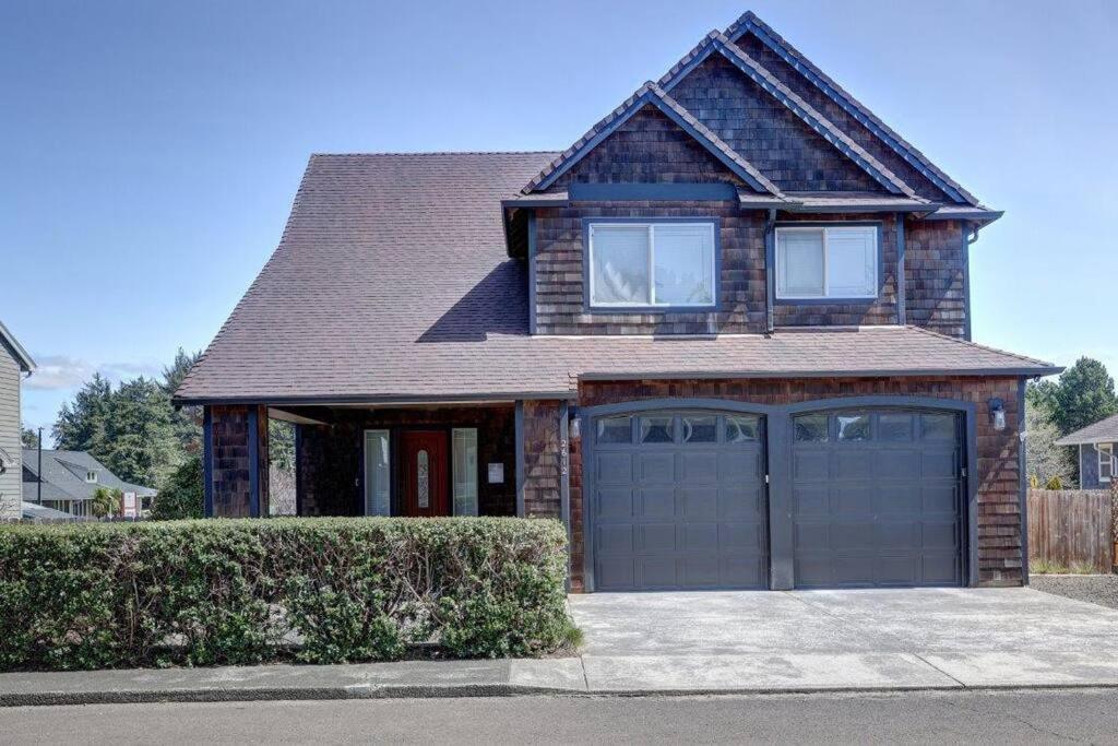 Three-Bedroom House photo 2