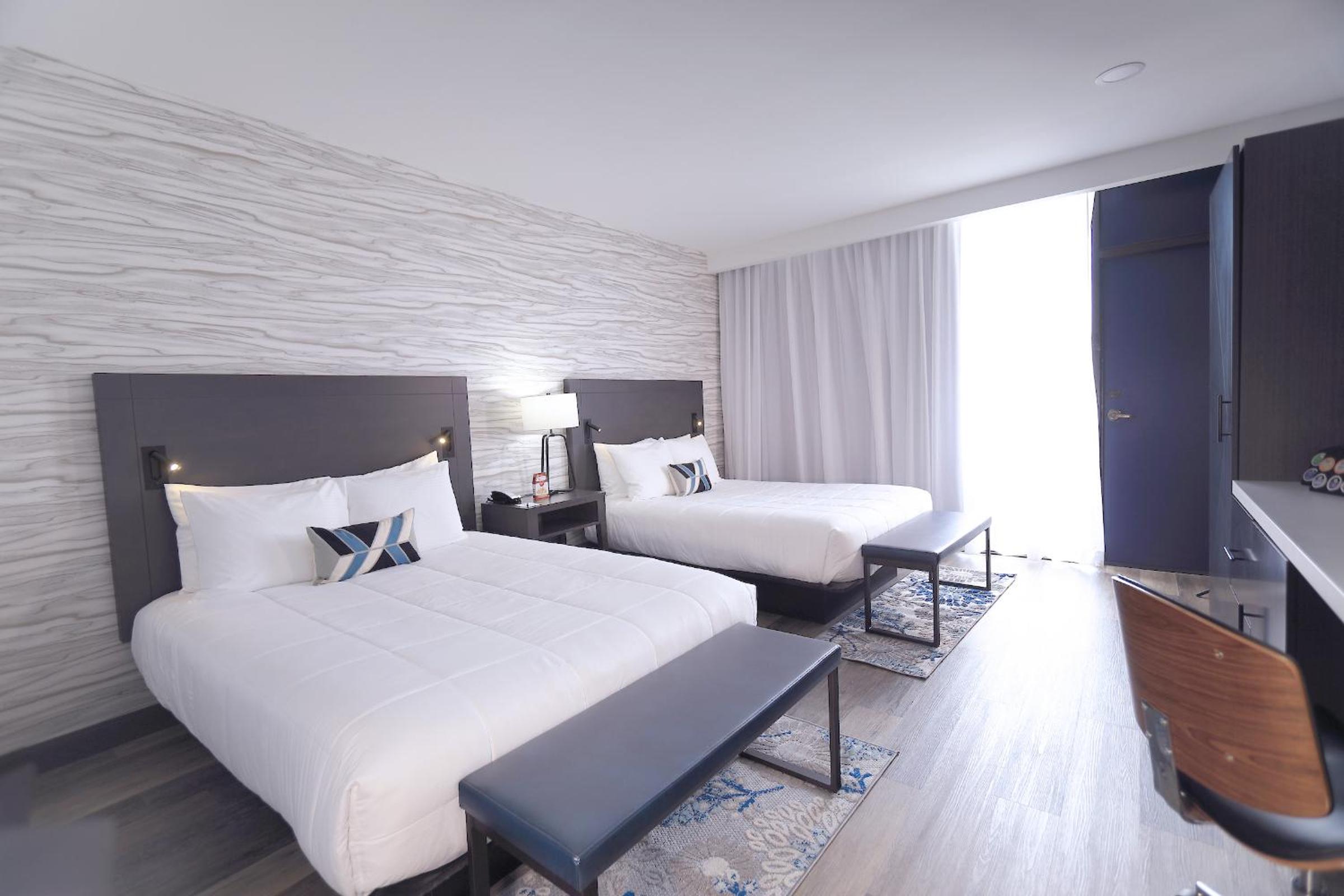 Queen Room with Gulf View- Non-Smoking  - Photo 1