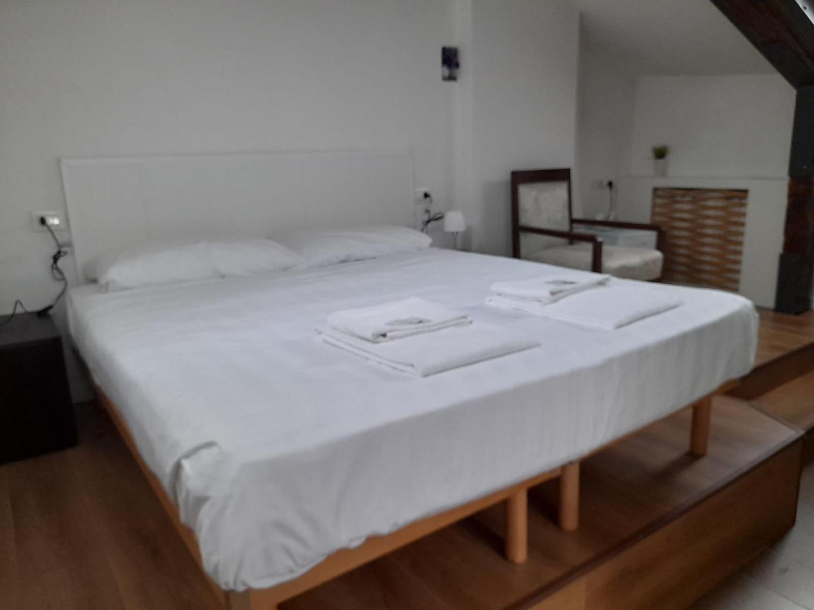 Deluxe Double Room With Shower photo 2
