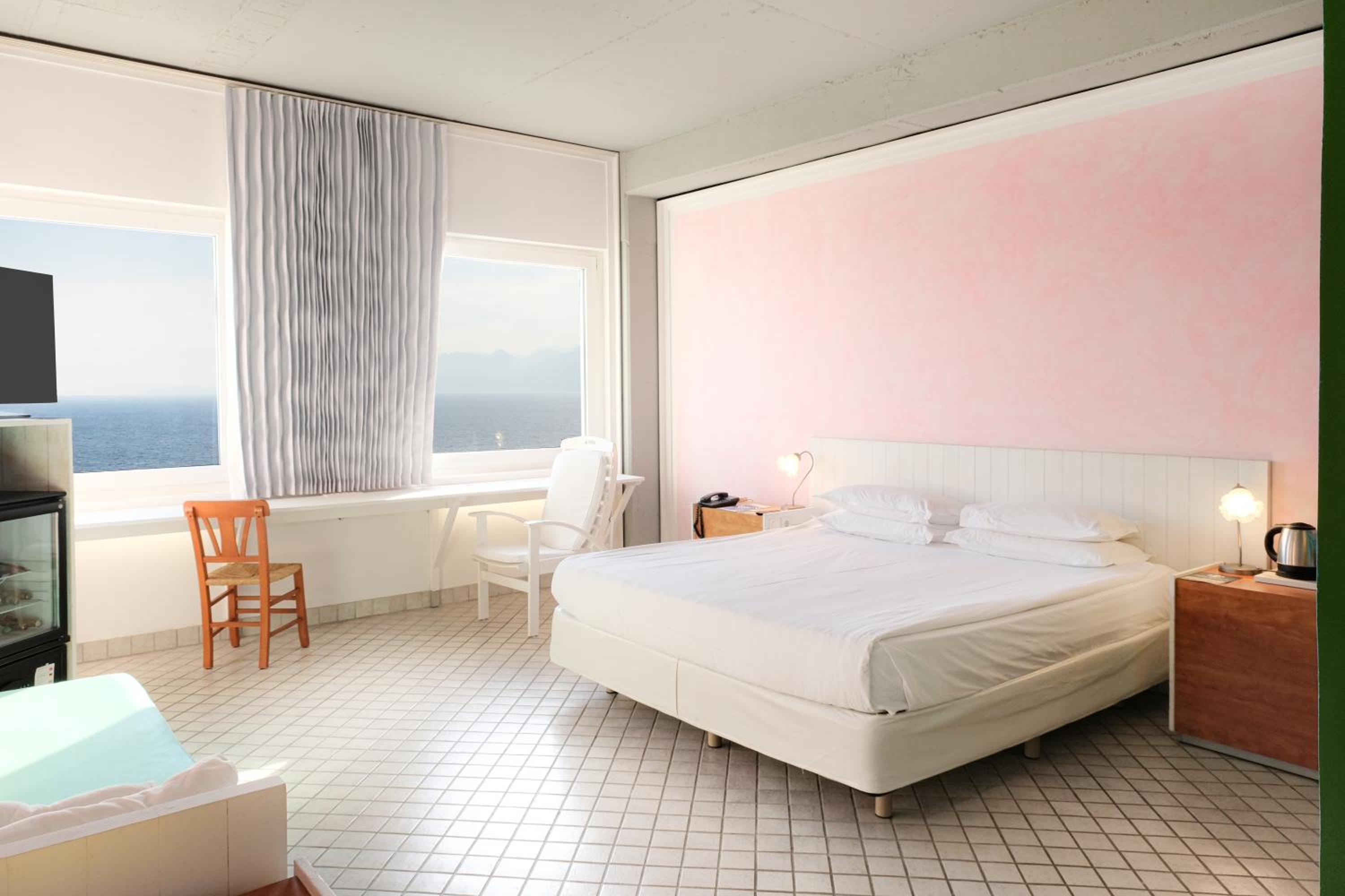 Double or Twin Room with Sea View thumbnail 5