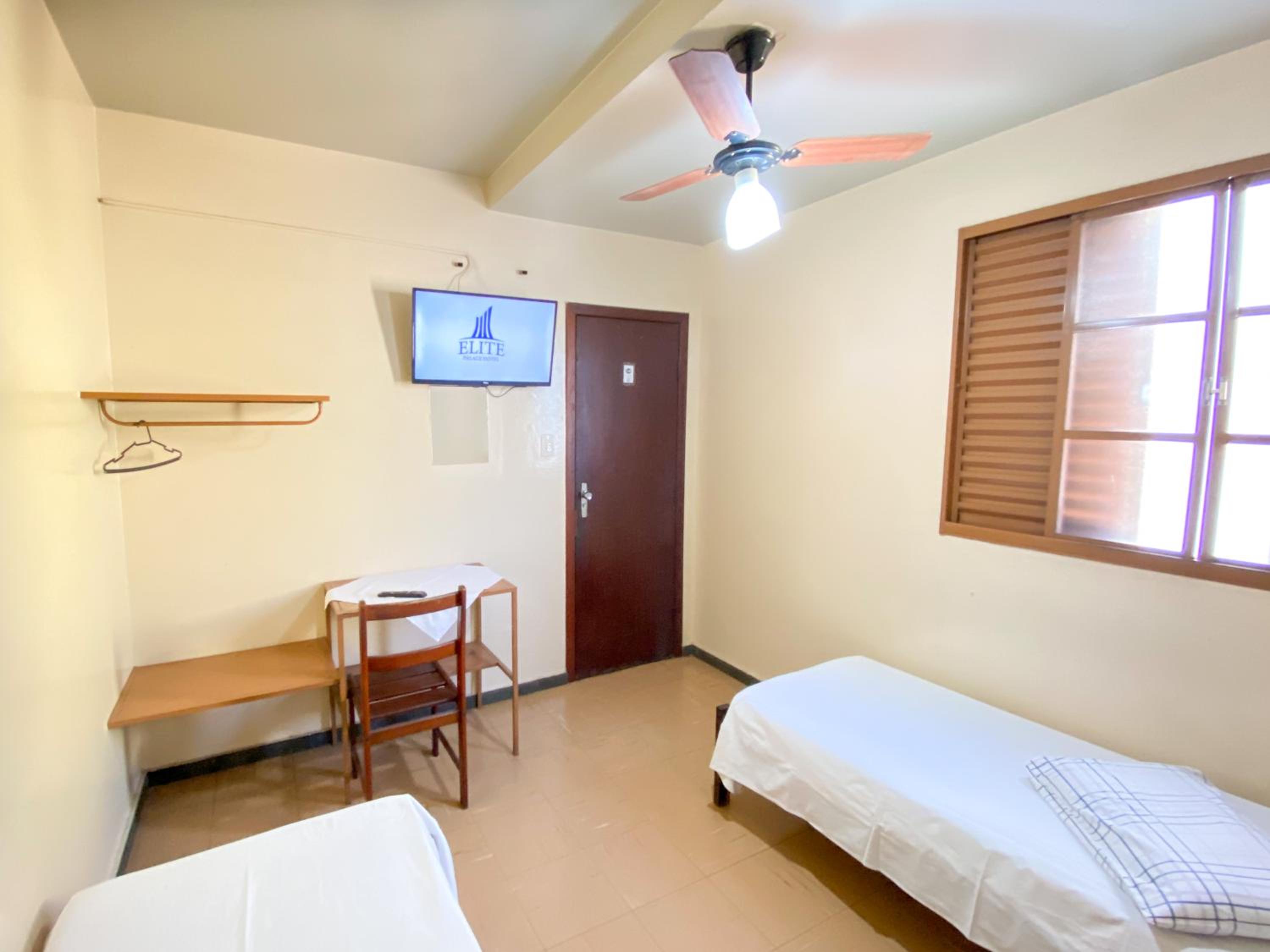 Twin Room With Shared Toilet photo 3