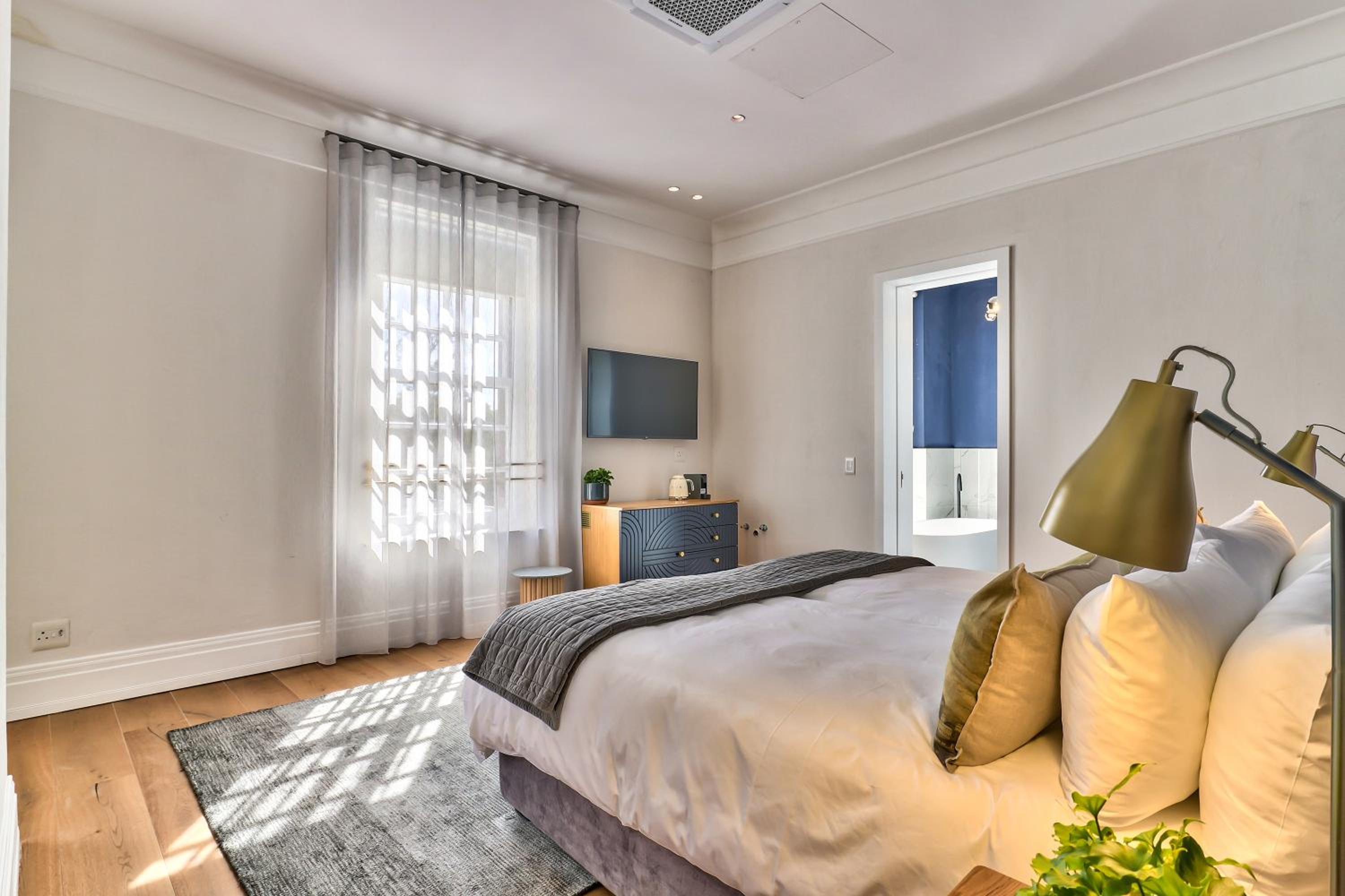 King Room with Mountain View