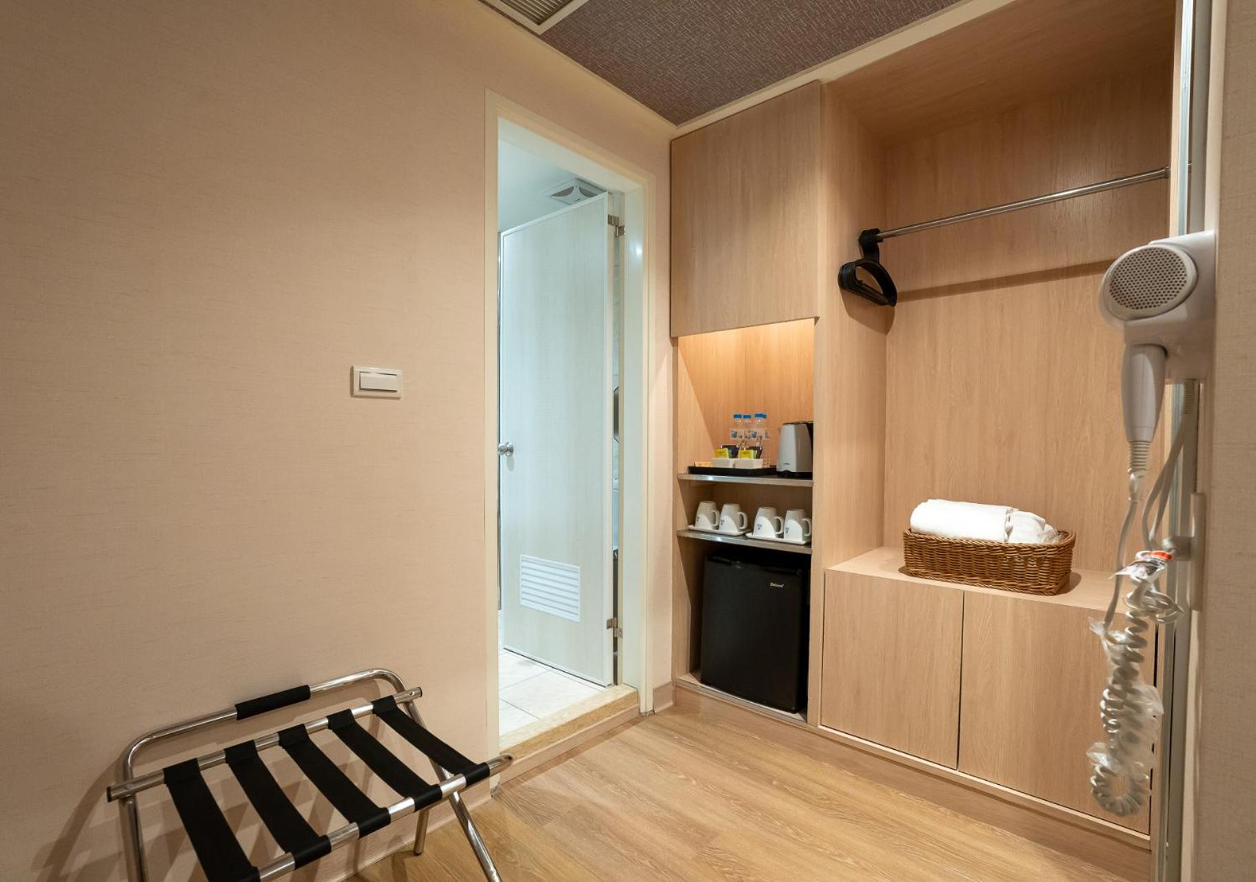 Business Quadruple Room - Photo 4