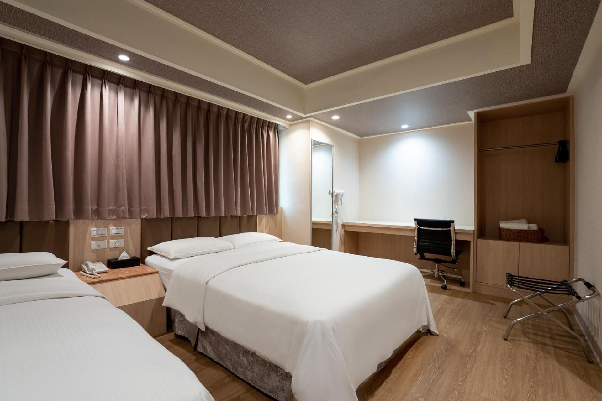 Business Quadruple Room - Photo 9