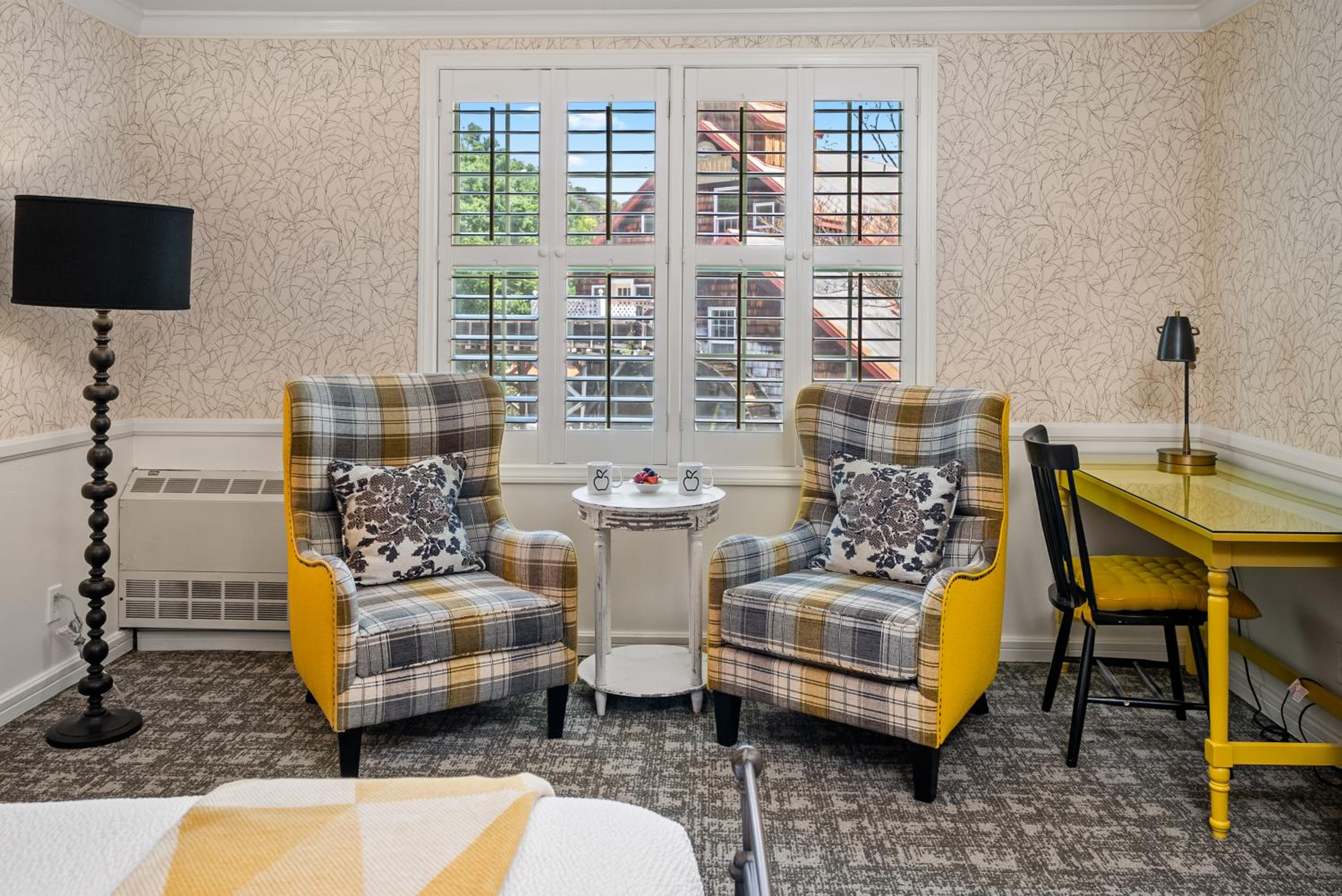 Deluxe King Room - Main Inn - Photo 5