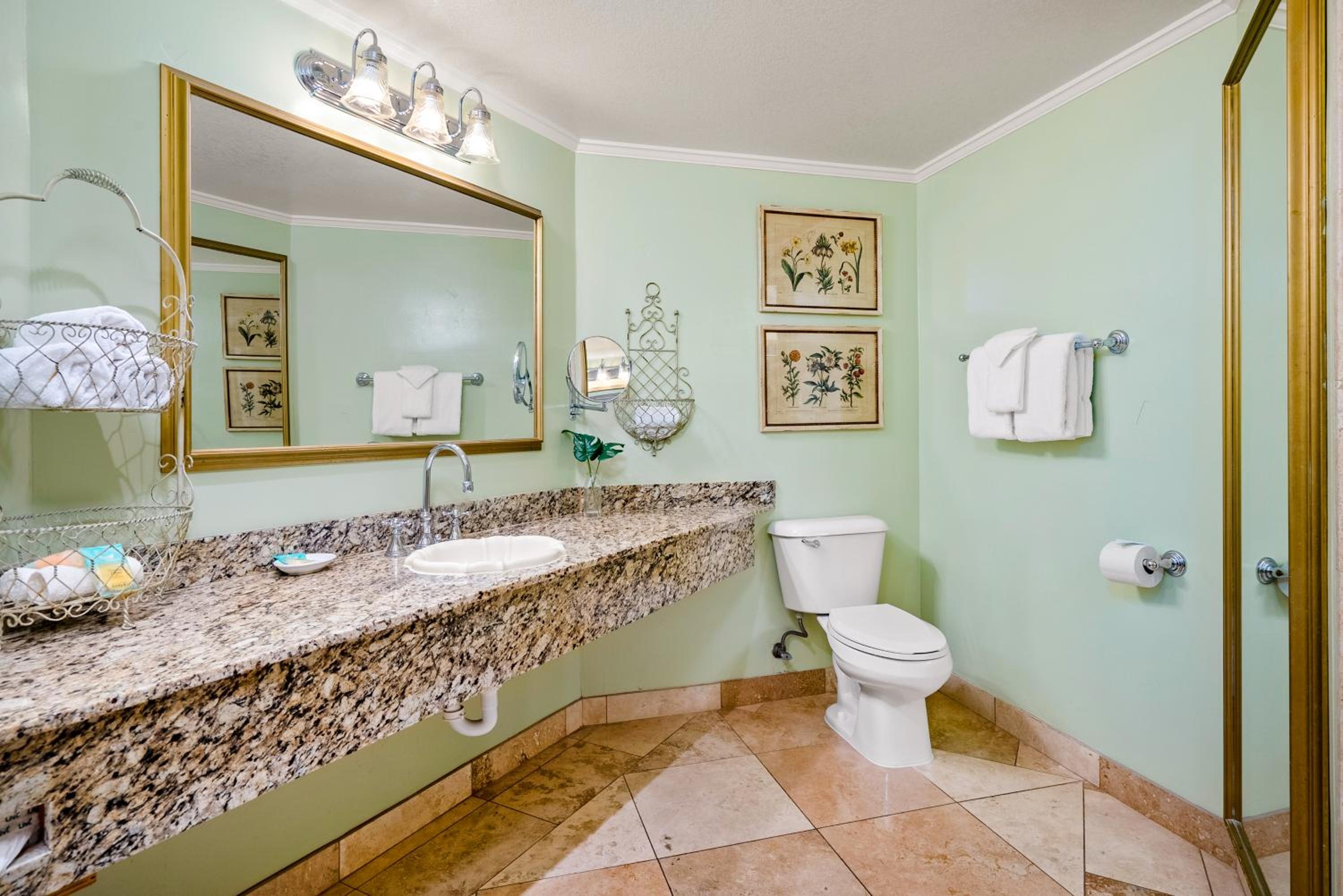 Deluxe King Room - Main Inn - Photo 3