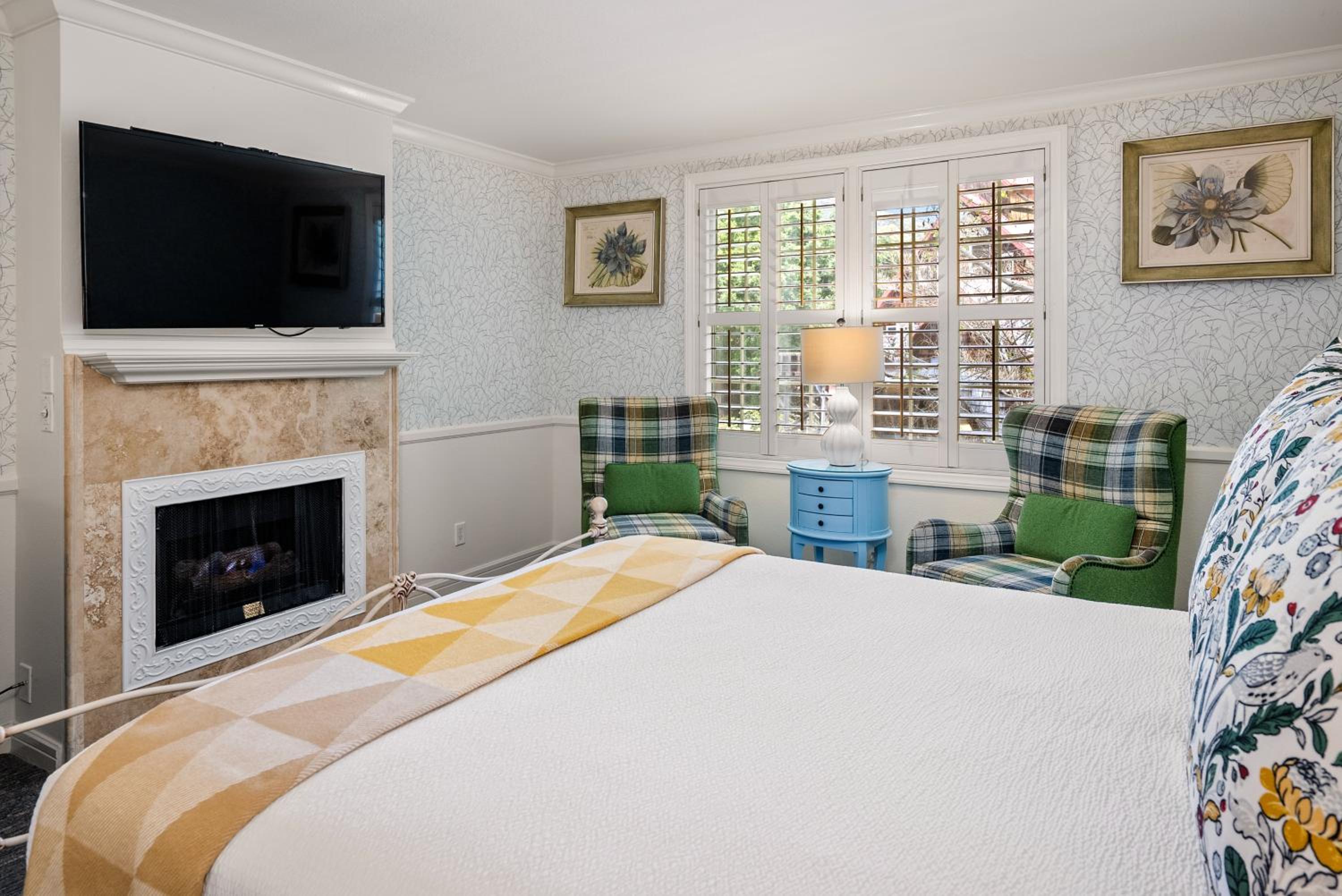 Deluxe Queen Room with Two Queen Beds - Main Inn - Photo 4