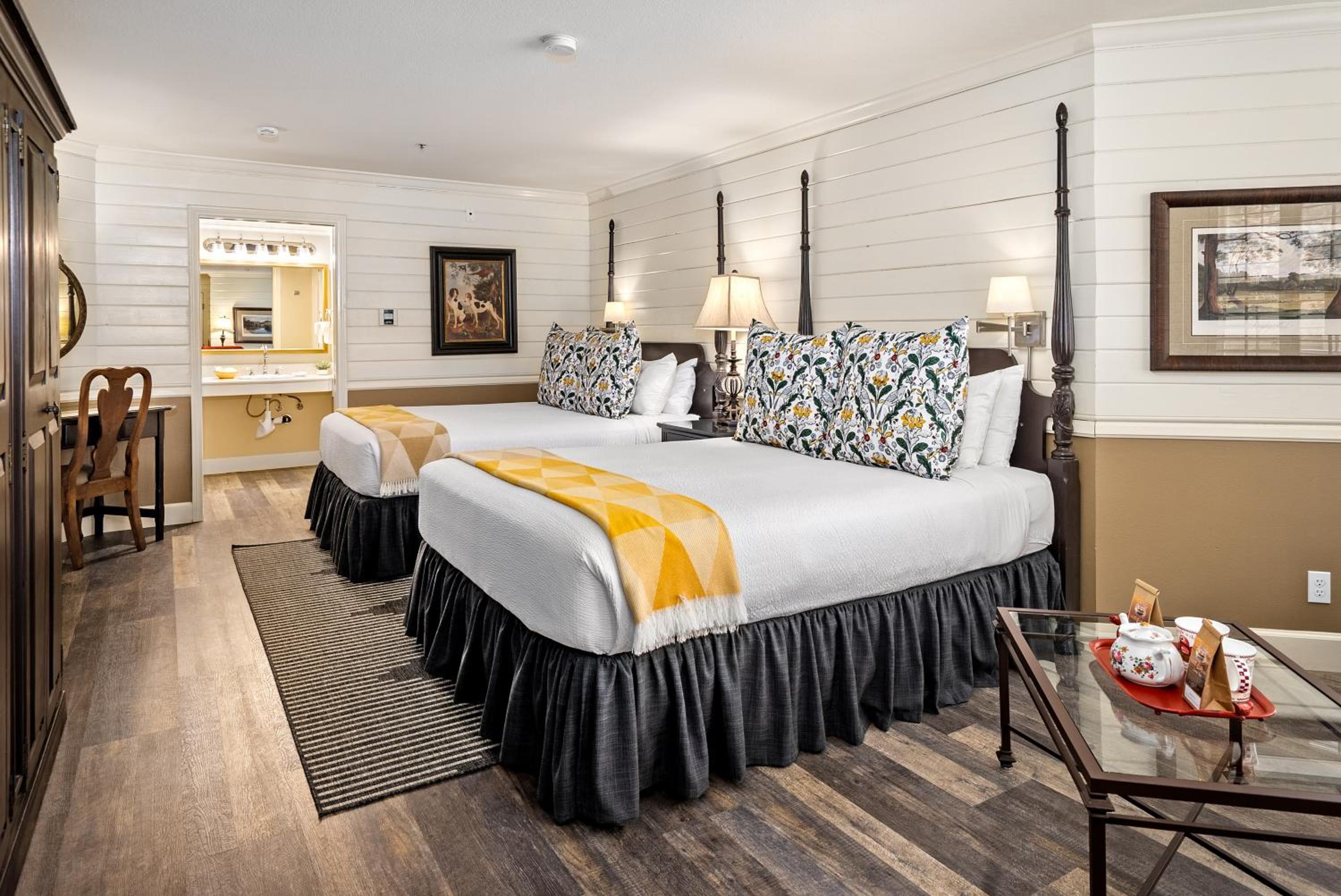Deluxe Queen Room with Two Queen Beds - Main Inn - Photo 5