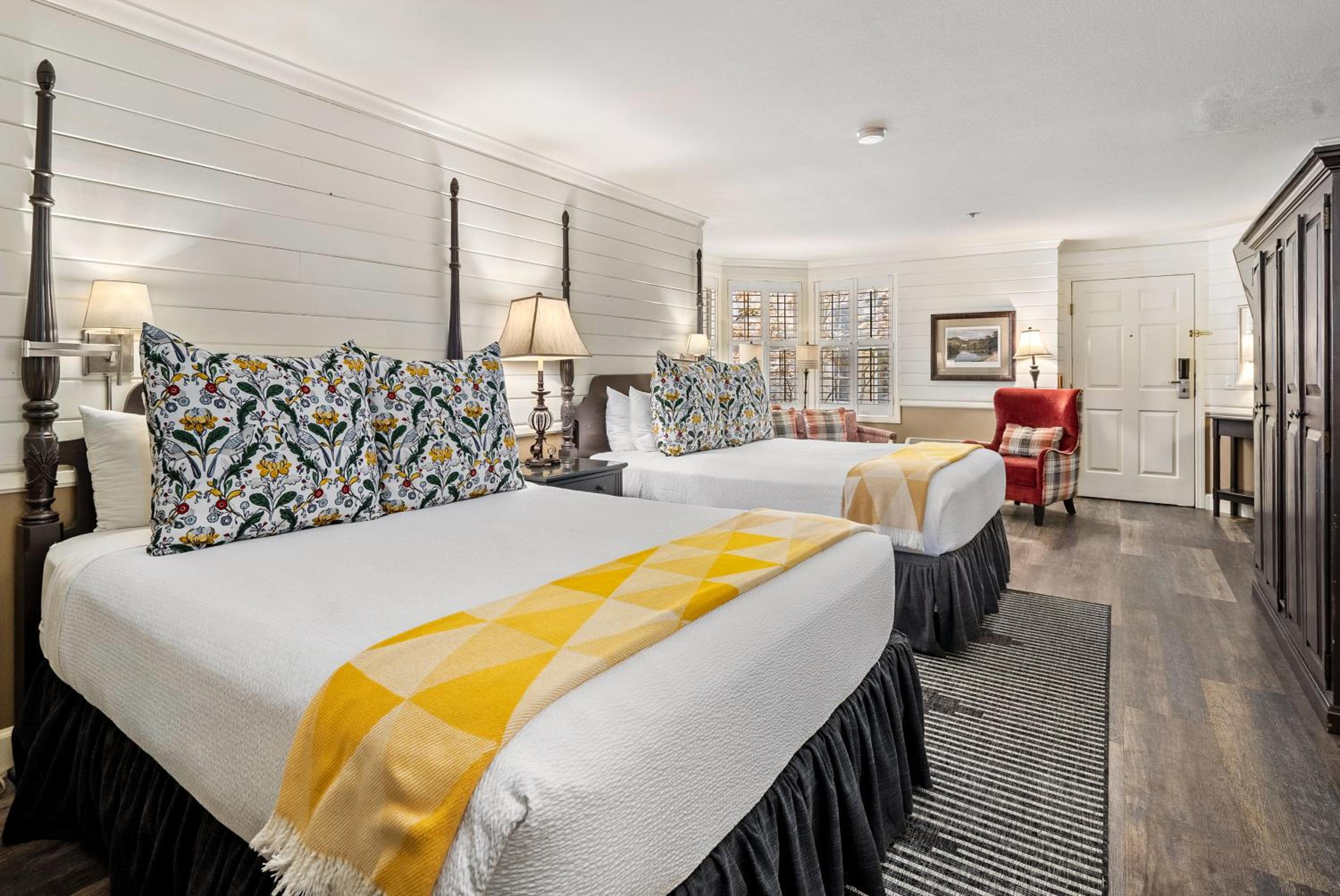Deluxe Queen Room with Two Queen Beds - Main Inn - Photo 6