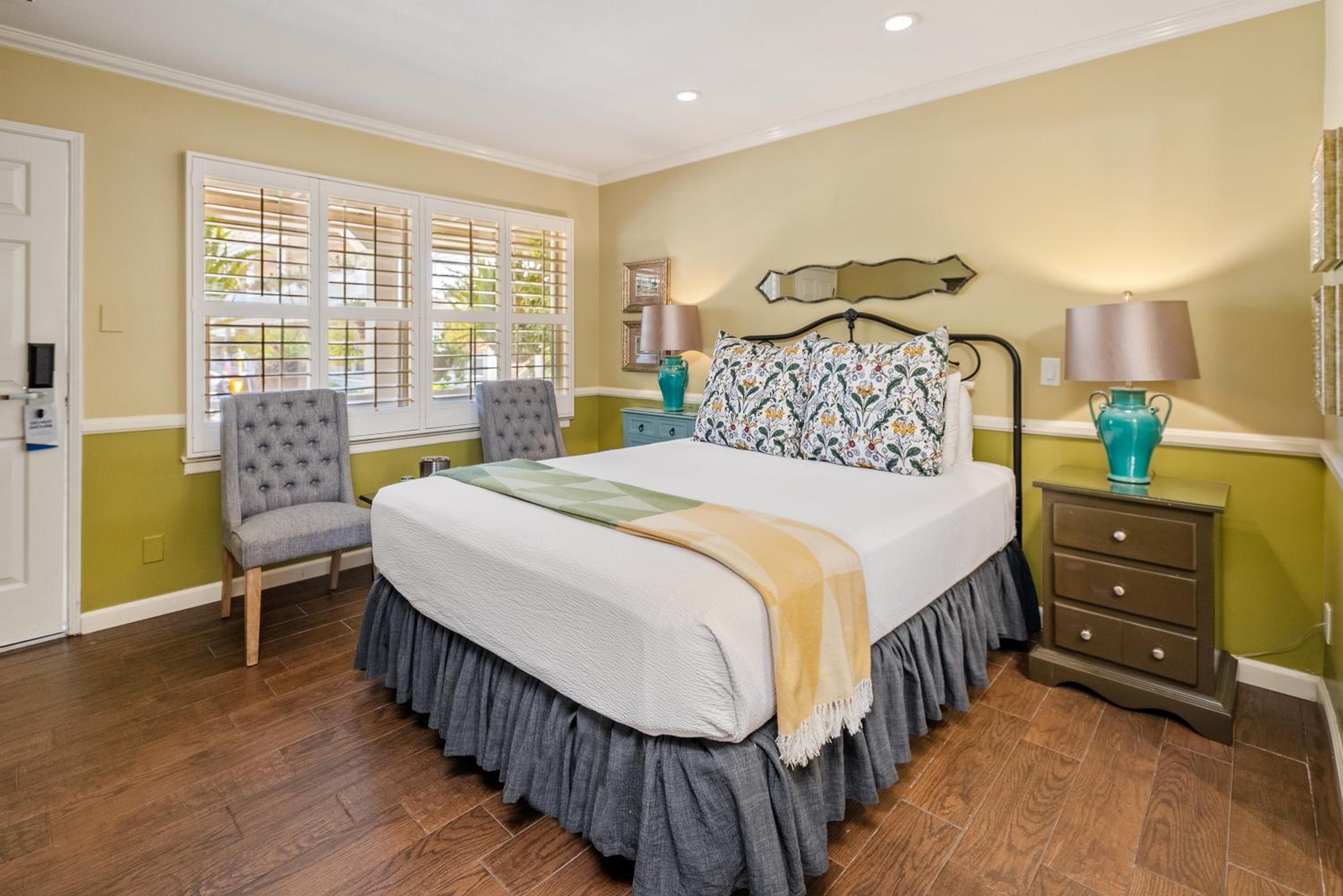 Queen Room - Trellis Court - Photo 1