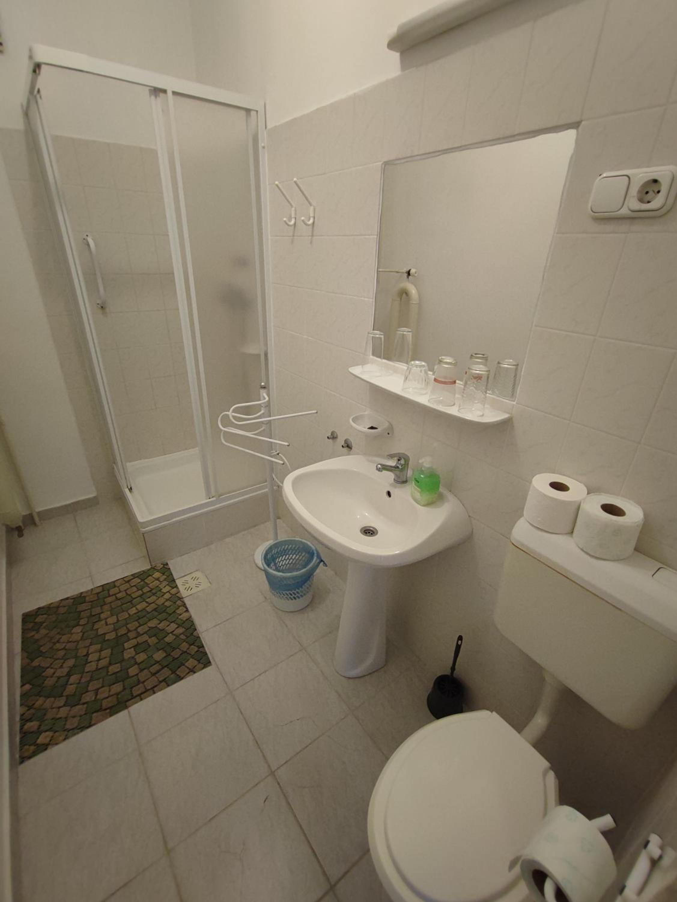 One-Bedroom Suite - Photo 7