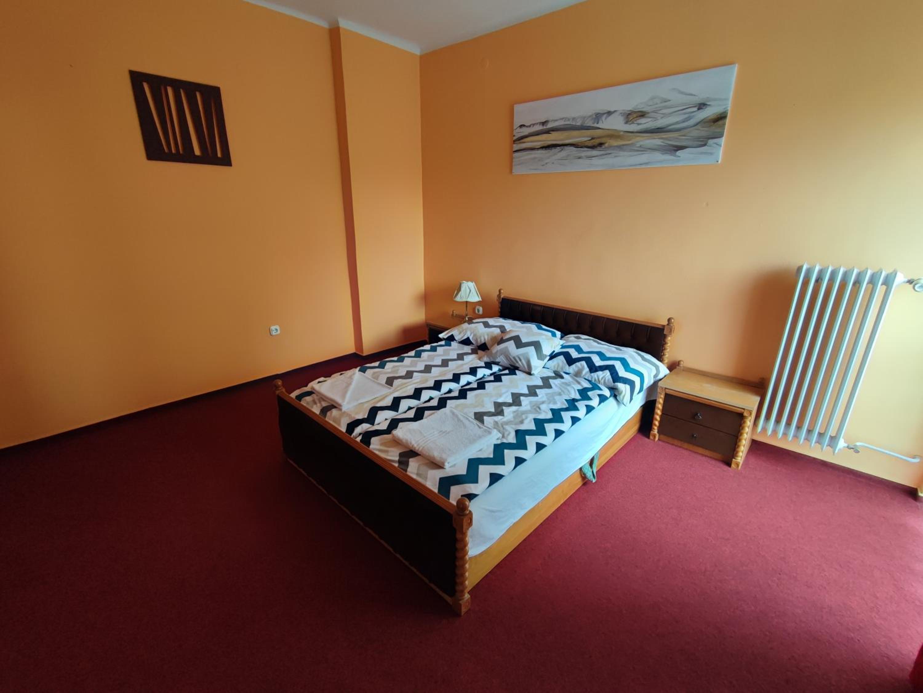 One-Bedroom Suite - Photo 2