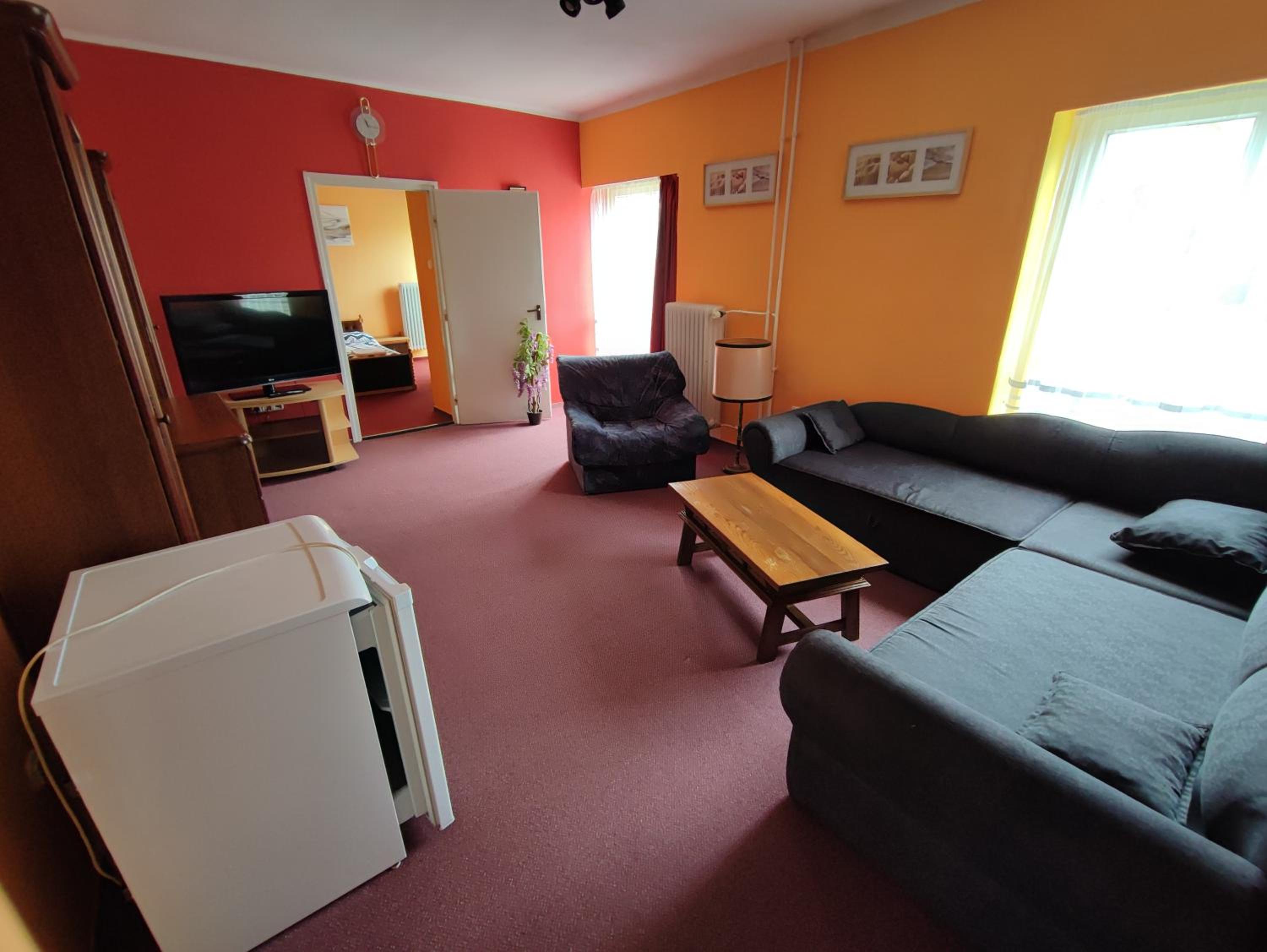 One-Bedroom Suite - Photo 6
