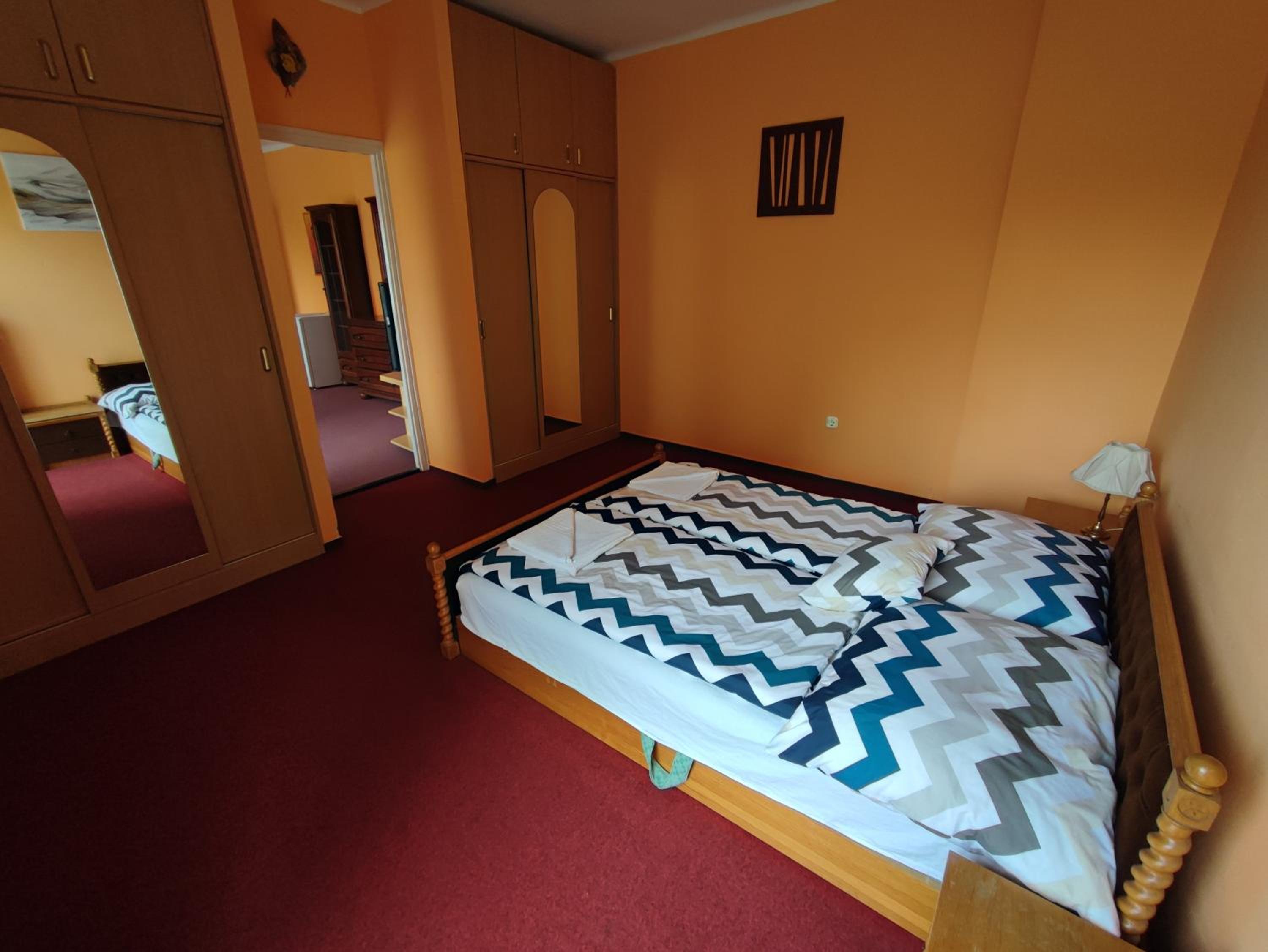 One-Bedroom Suite - Photo 4