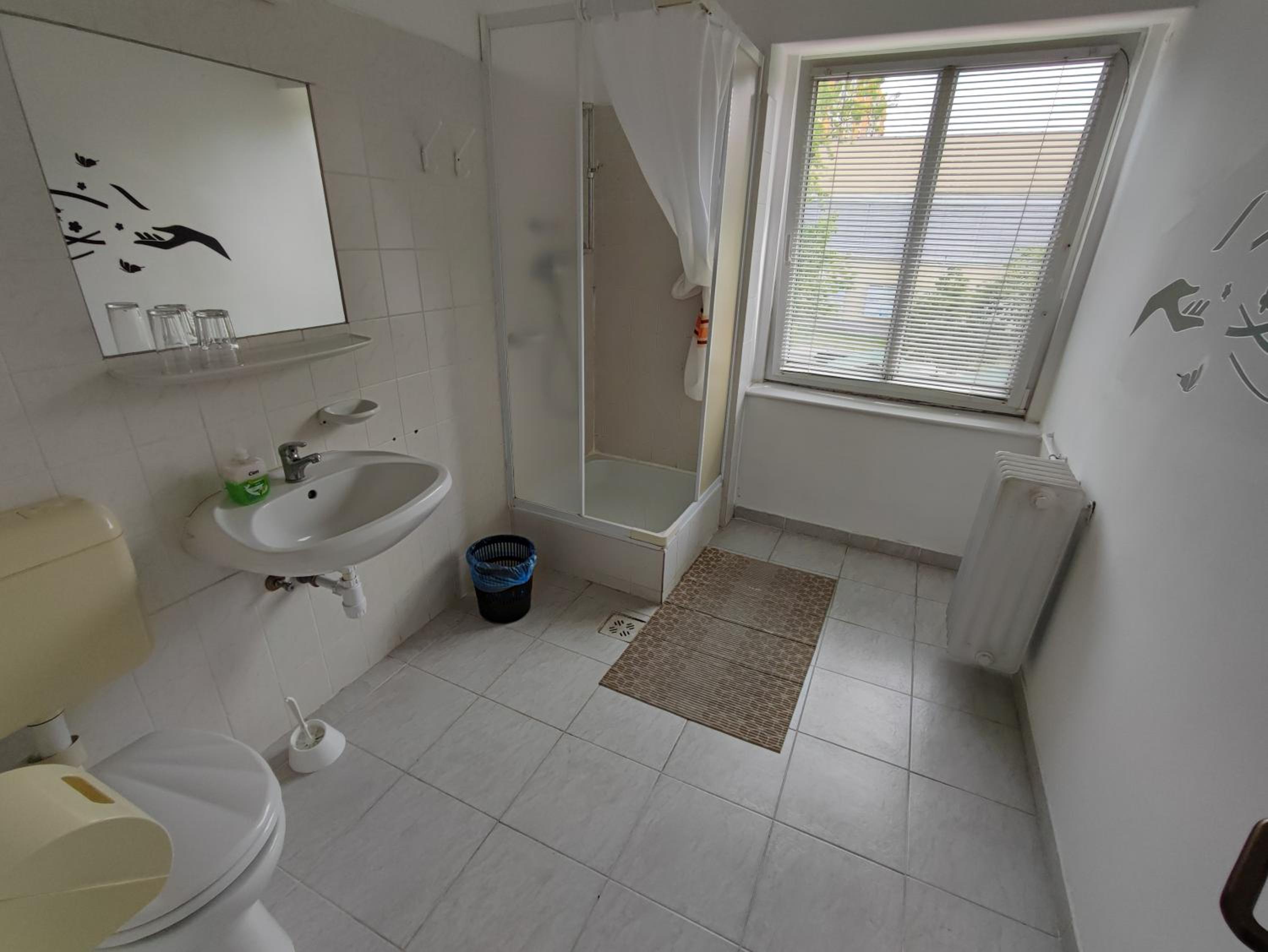 Triple Room with Private Bathroom - Photo 4