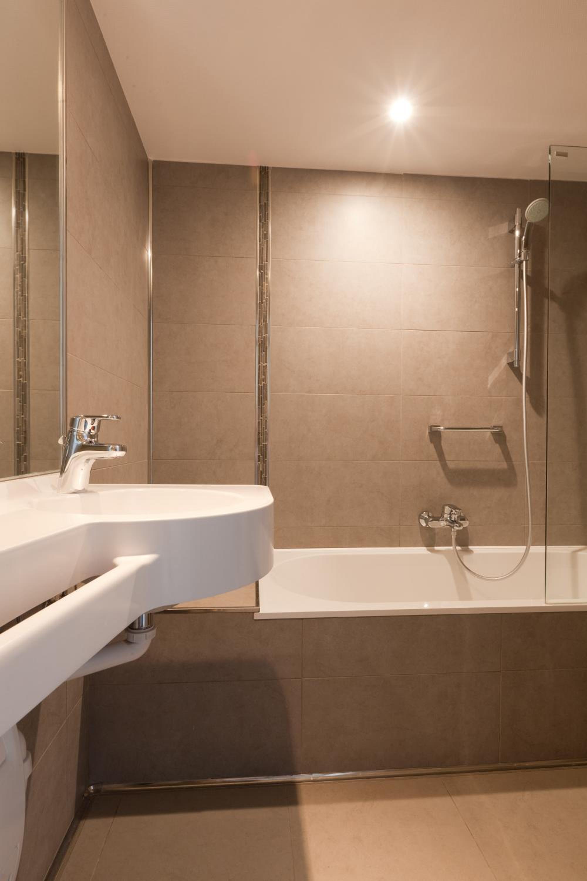 Standard Double Room - Photo 4