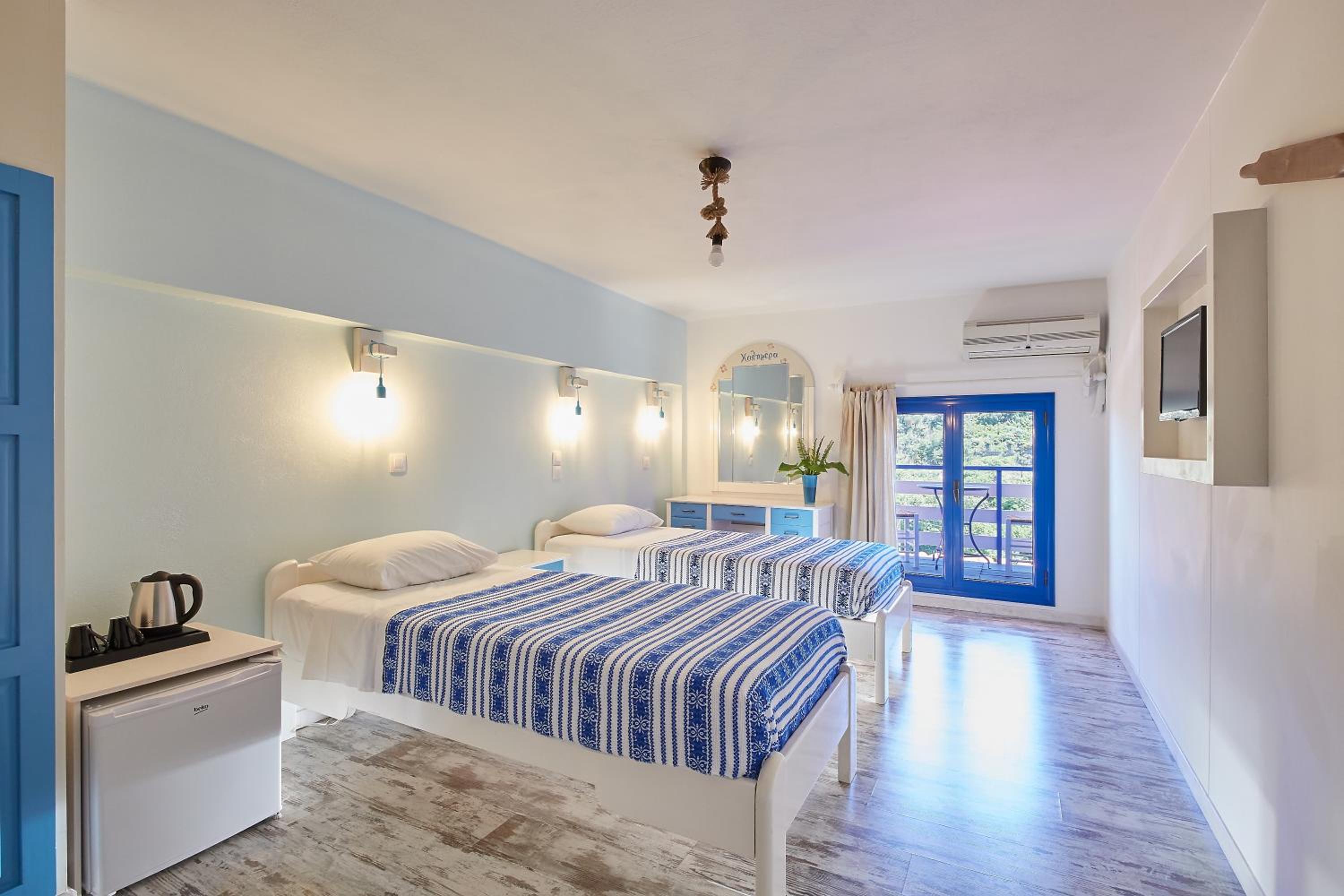 Twin Room with Terrace - Photo 1