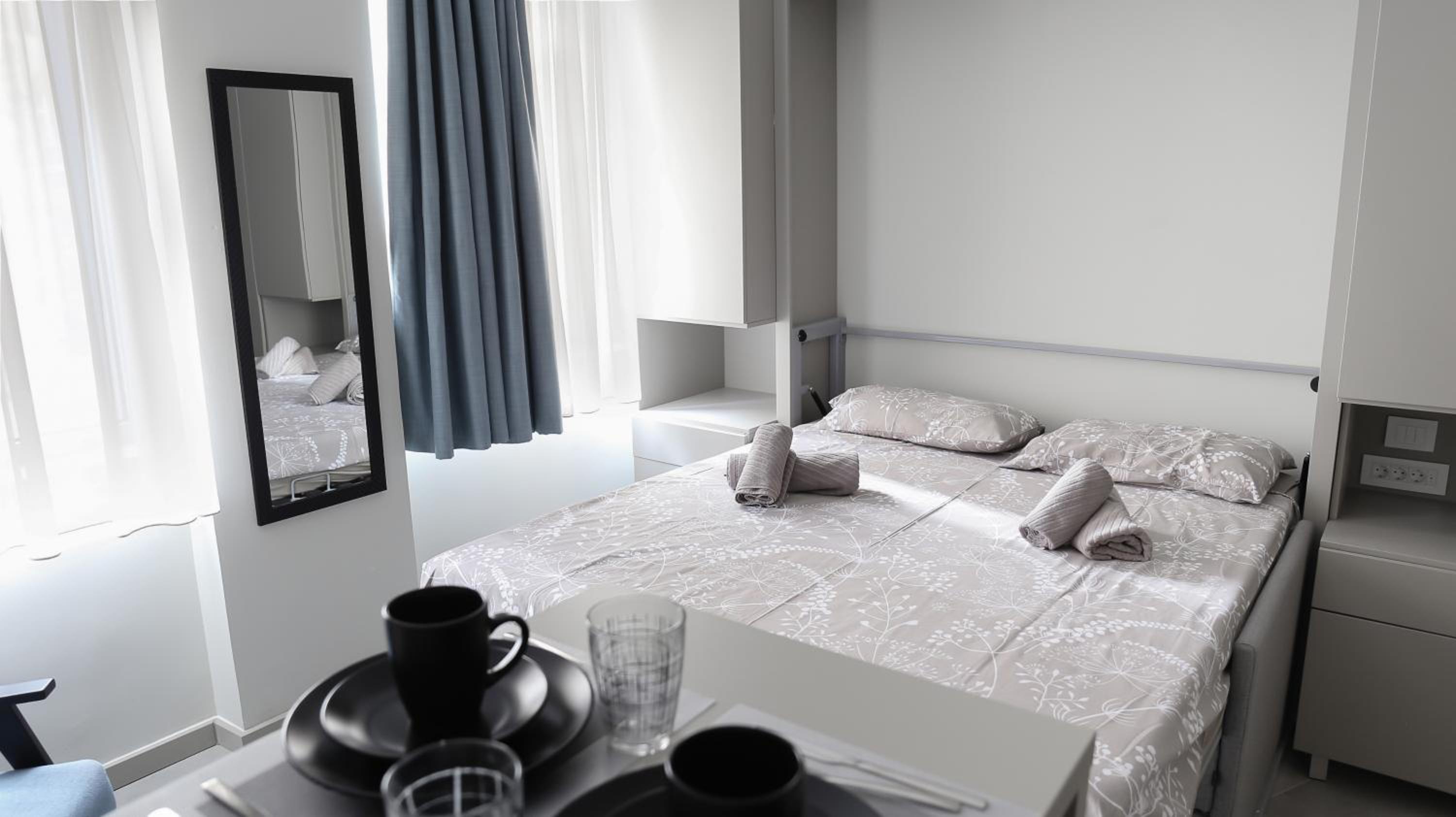 Standard Studio with Free Parking - Photo 2