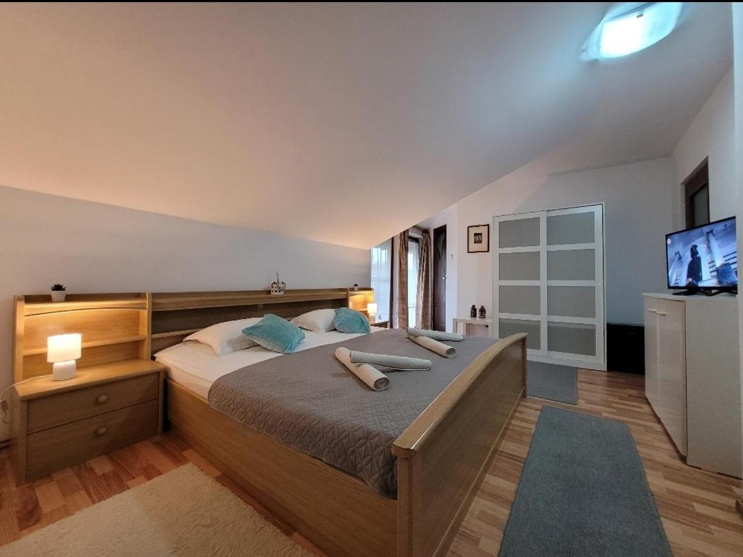 Queen Room with Balcony - Photo 1