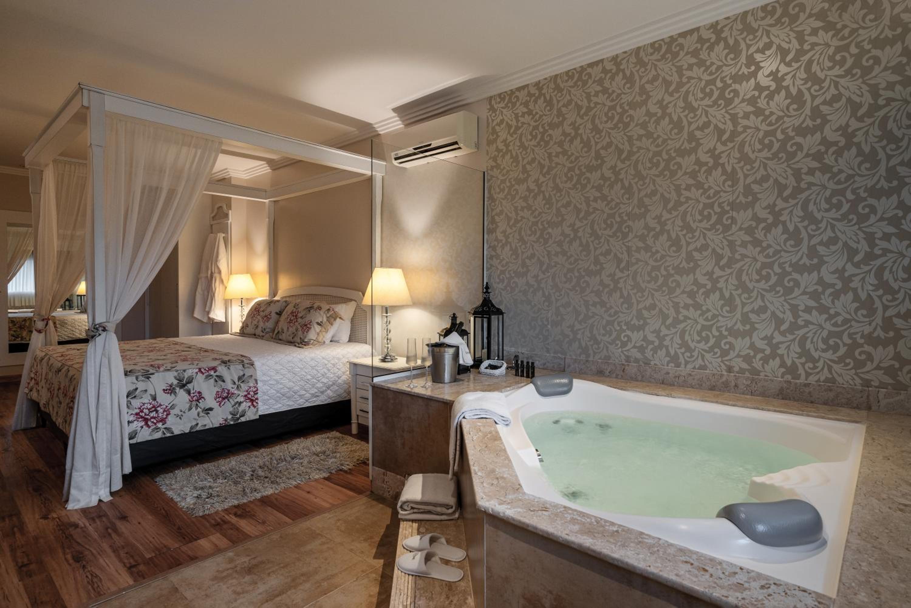 Luxury Suite photo 1