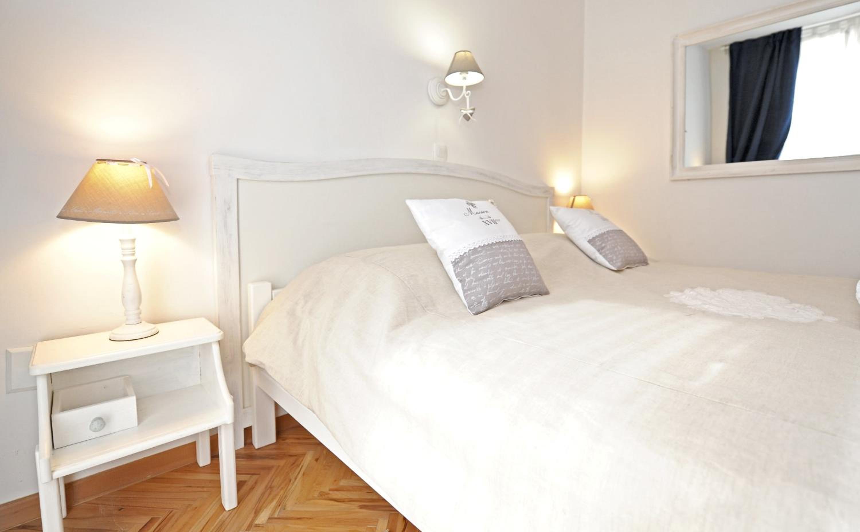 Double Room - Photo 9