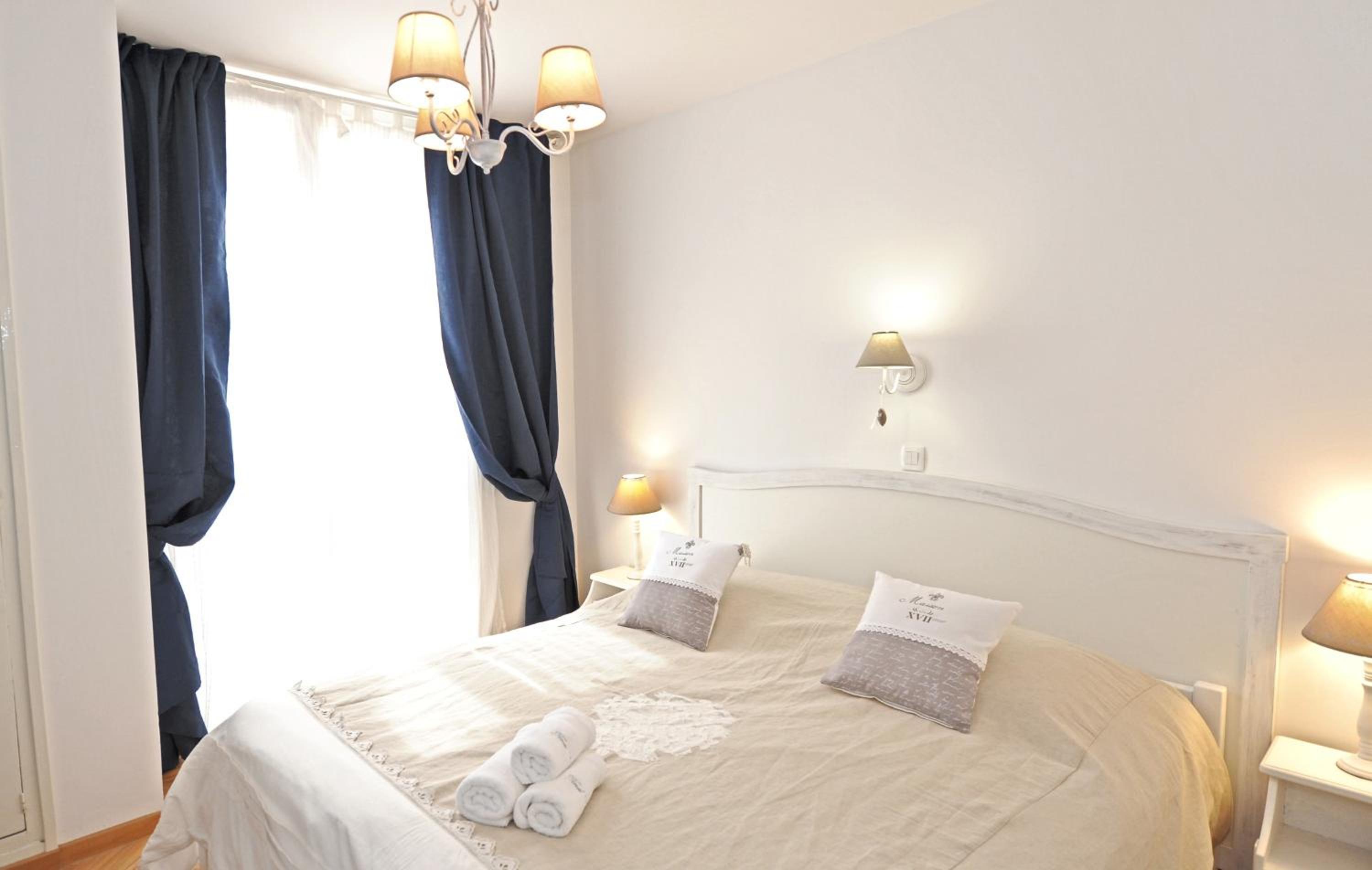 Double Room - Photo 6