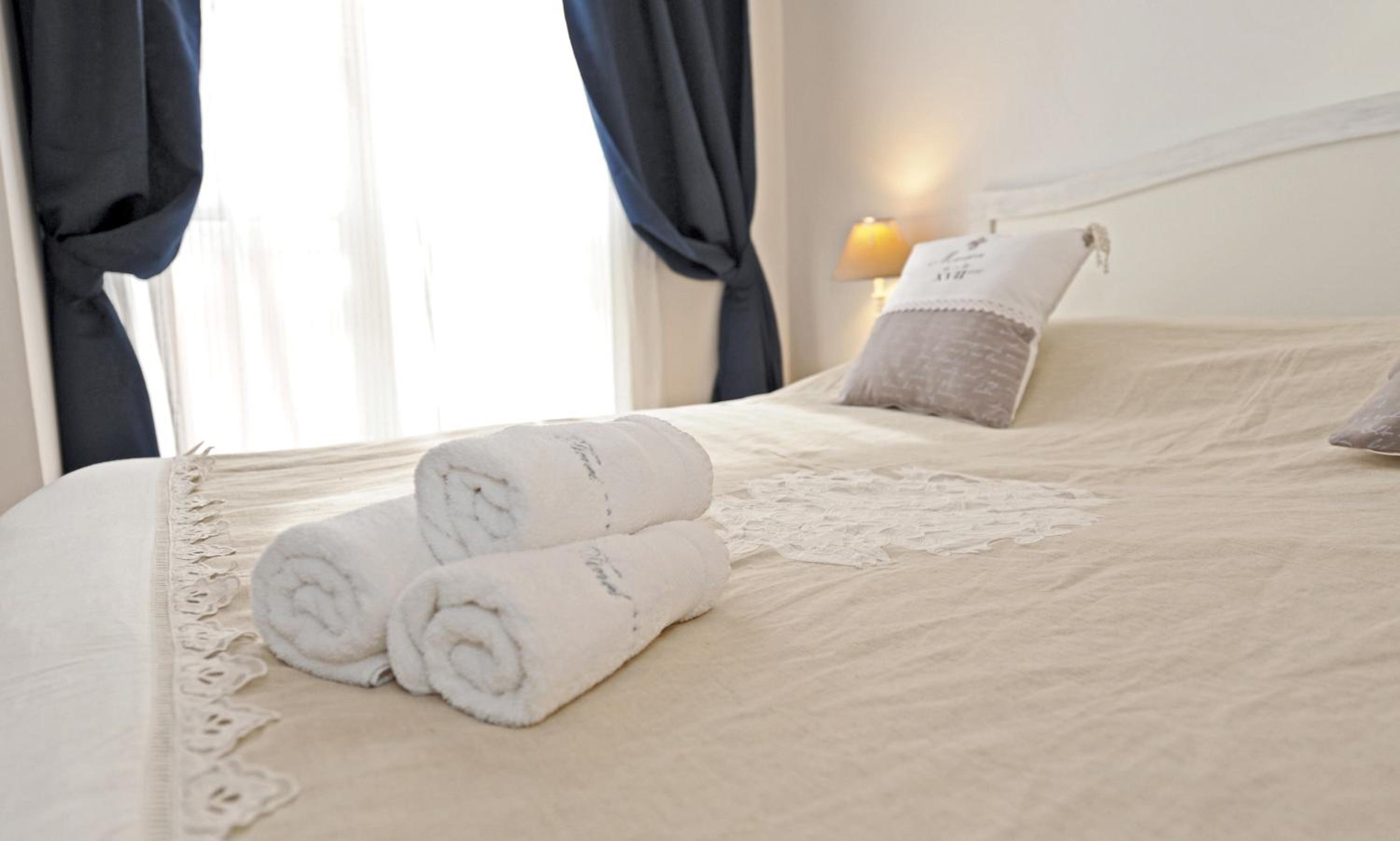 Double Room - Photo 7