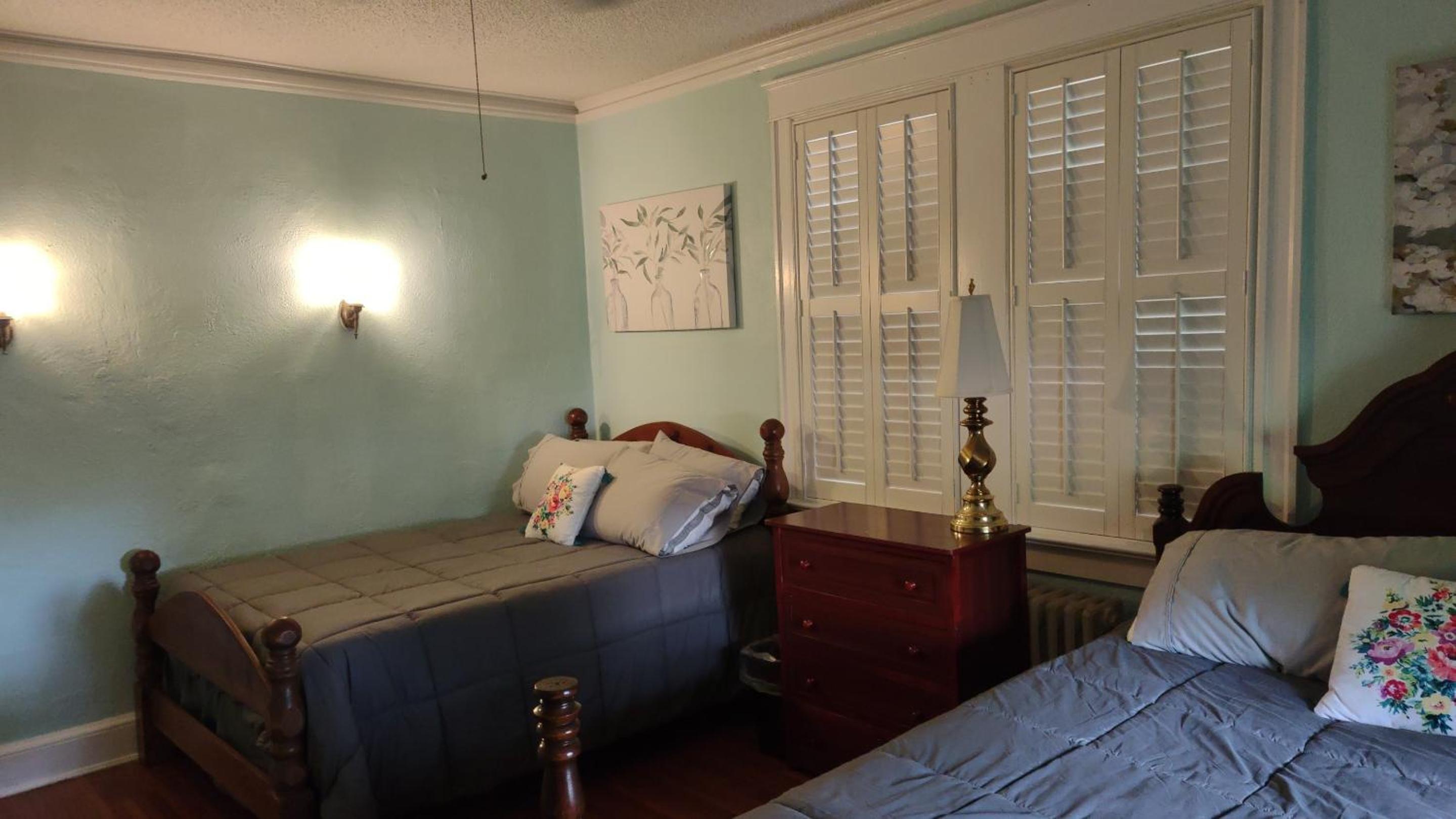 Three-Bedroom House photo 3