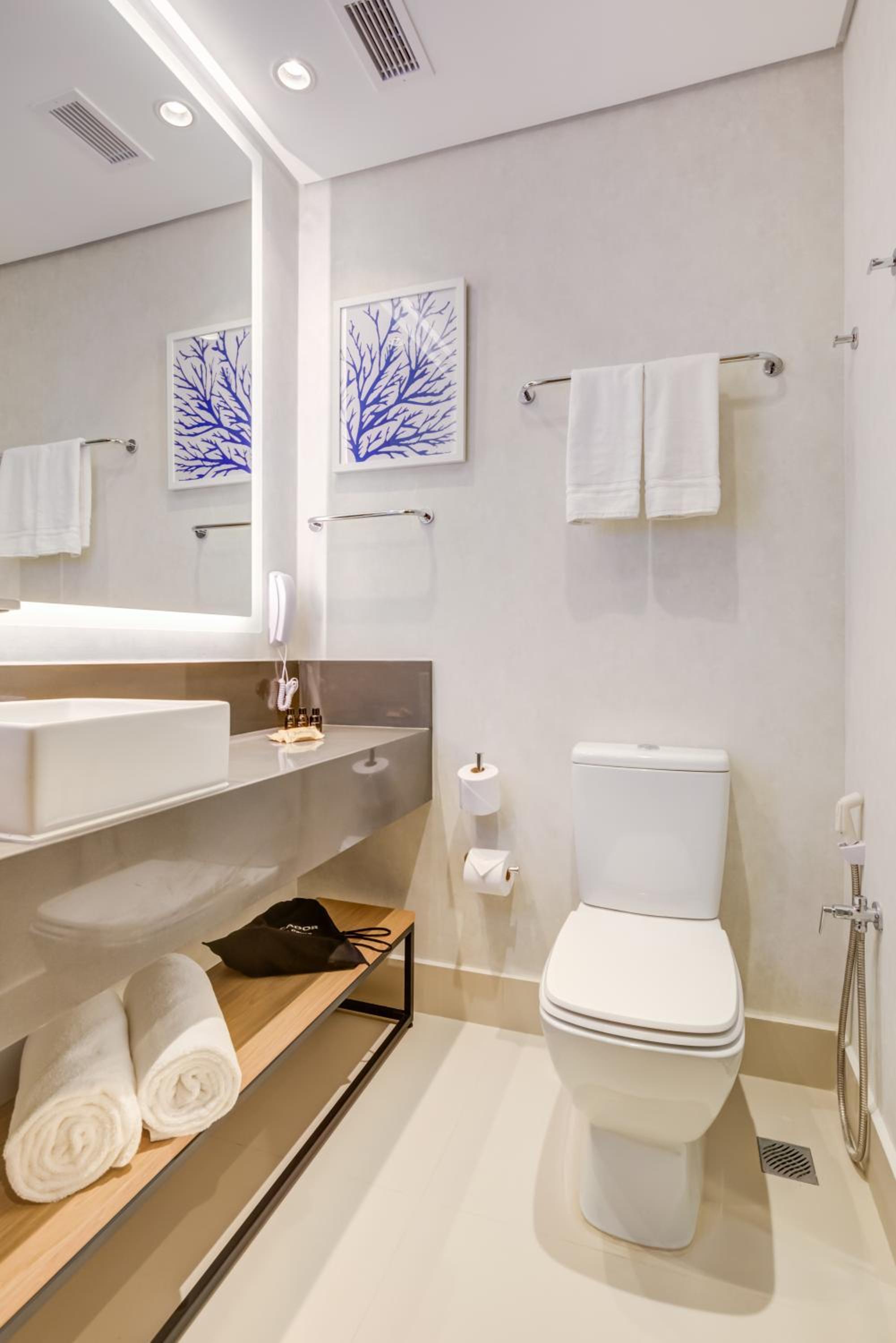 Superior Room, 1 Queen Bed, Mobility Accessible
