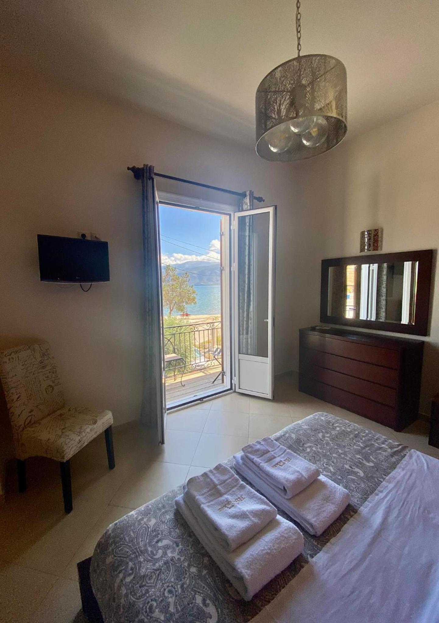 Double Room with Sea View - Photo 5