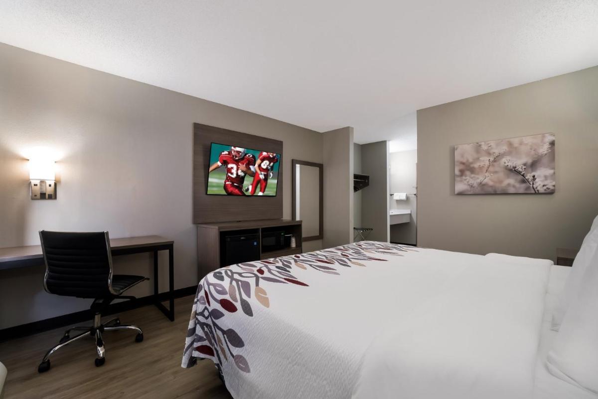 Deluxe King Room Disability Accessible Non-Smoking - Photo 2