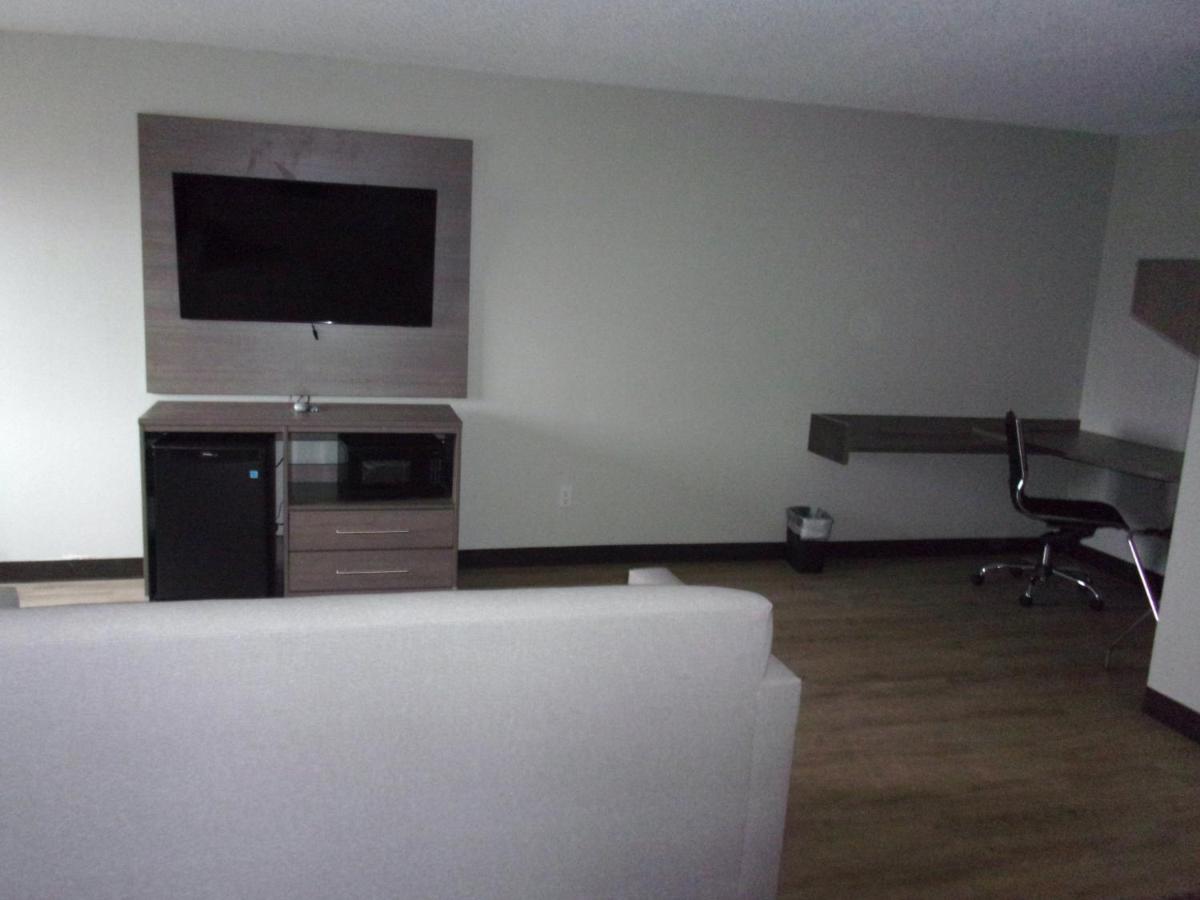 Suite King Room Non-Smoking - Photo 2