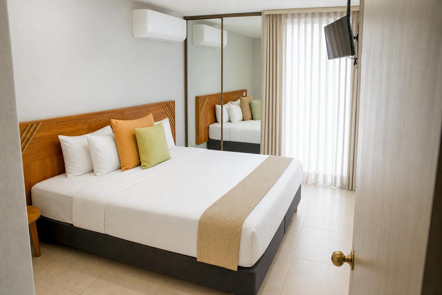 One-Bedroom Apartment with Balcony photo 1