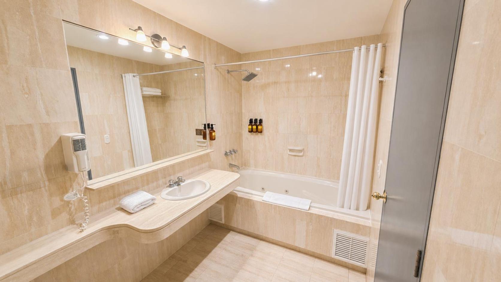 Junior Suite with Balcony photo 1