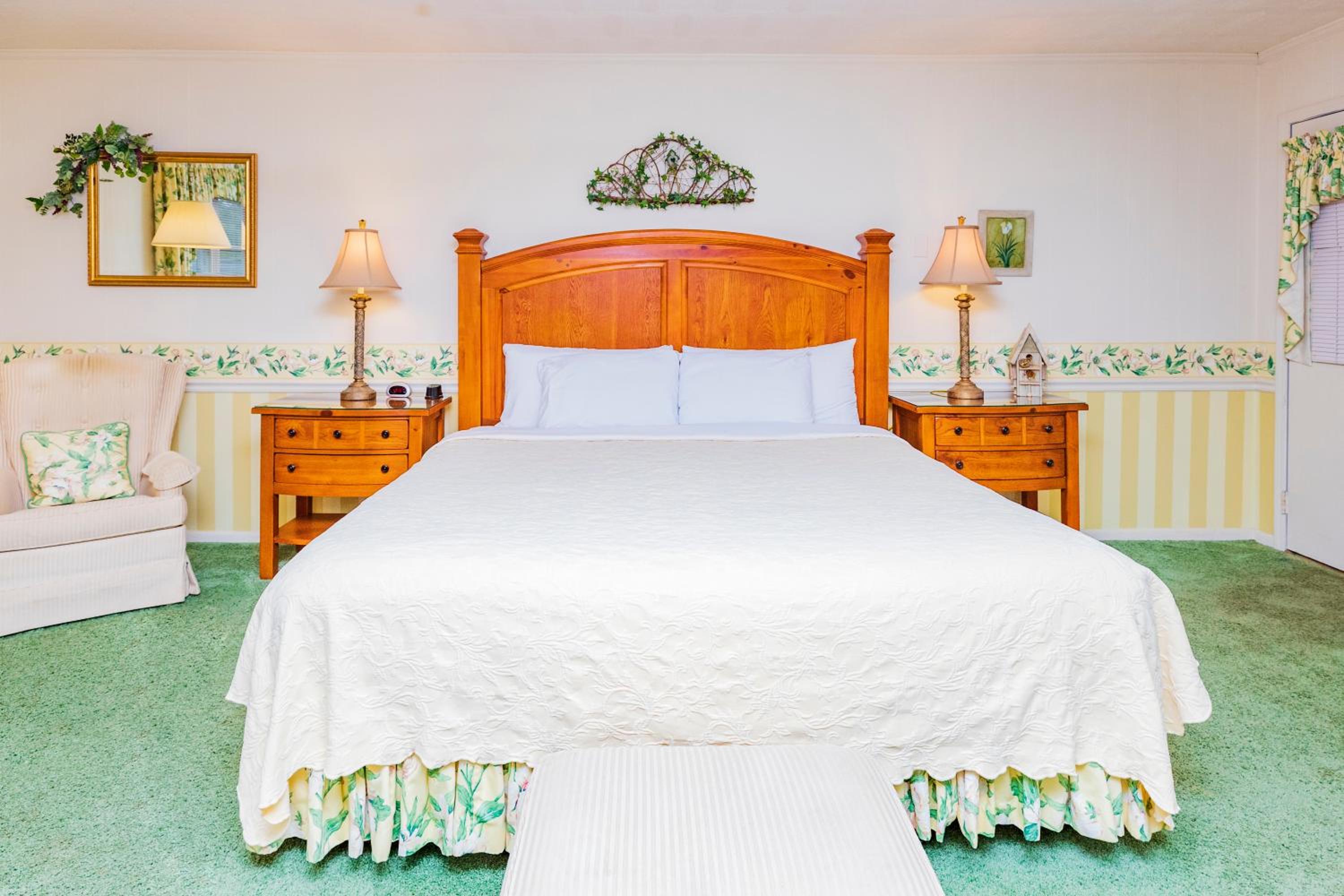 Deluxe King Room photo 1