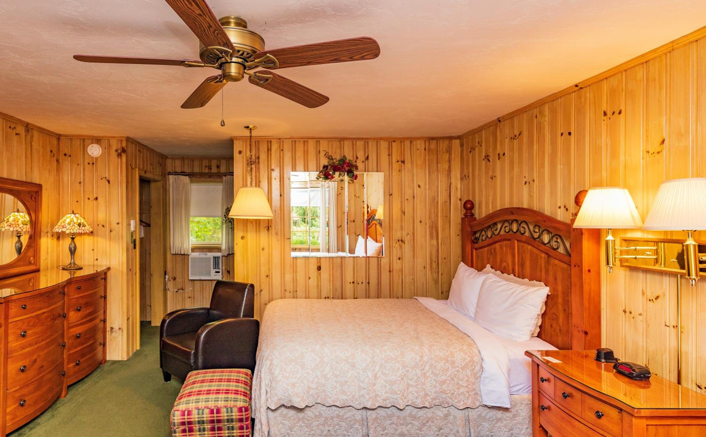Standard King Room - Photo 6