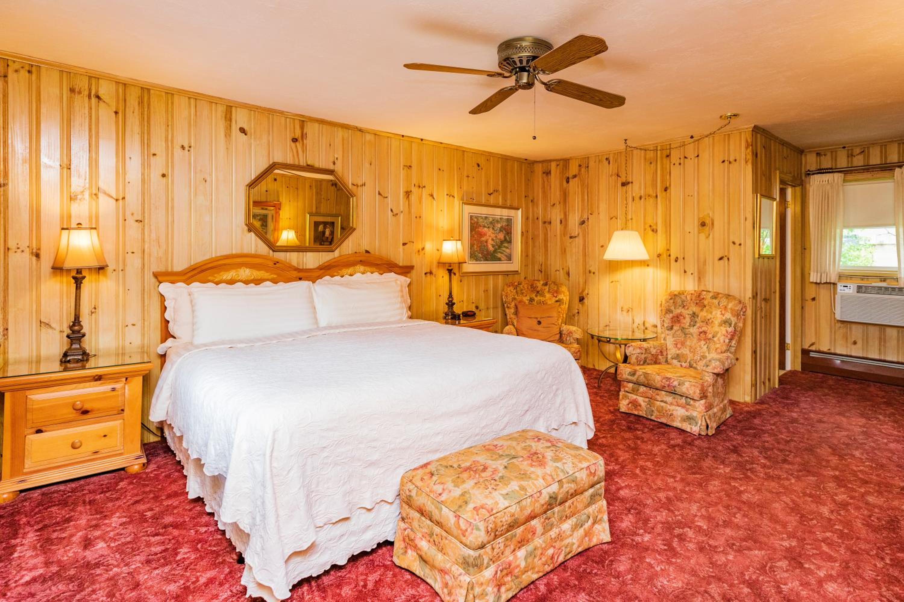 Standard King Room - Photo 7