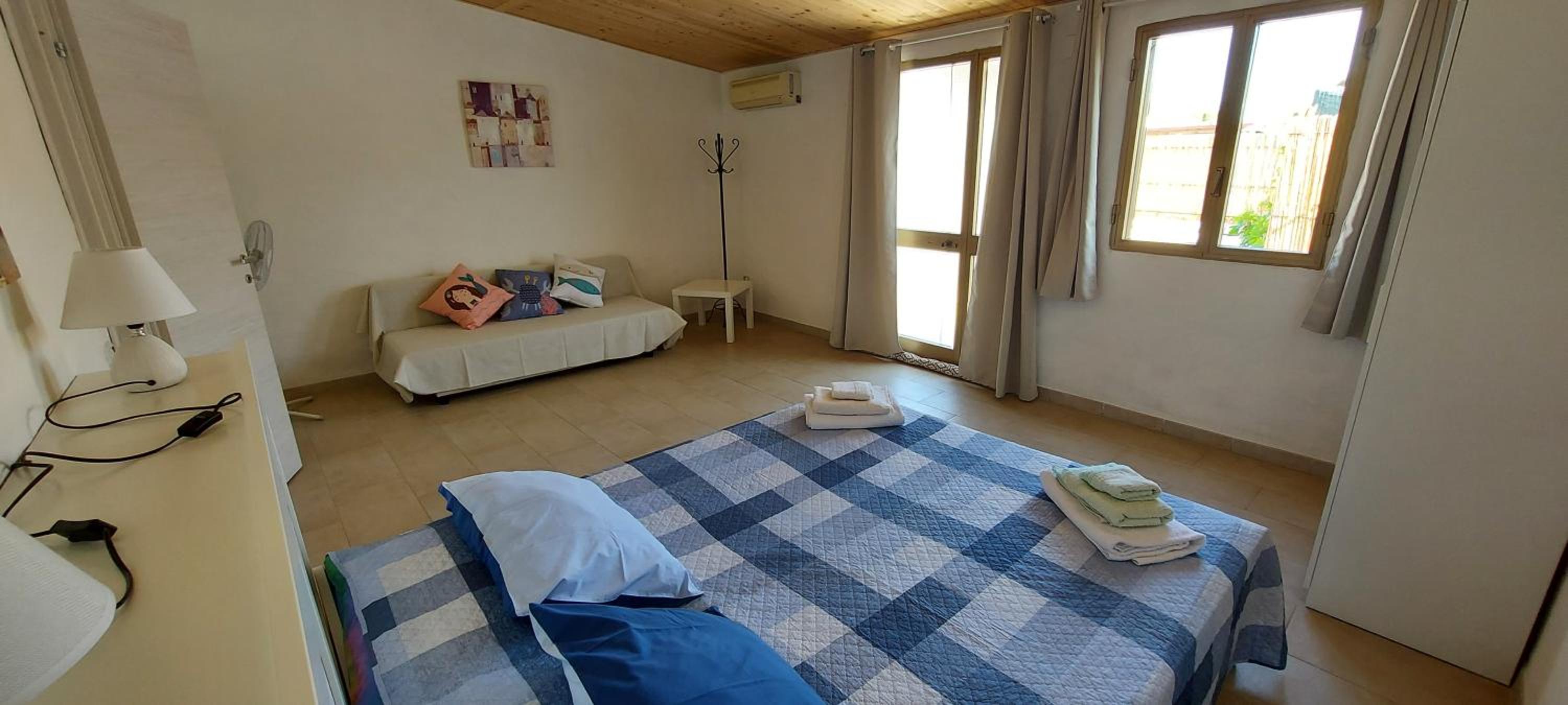 One-Bedroom Apartment photo 2