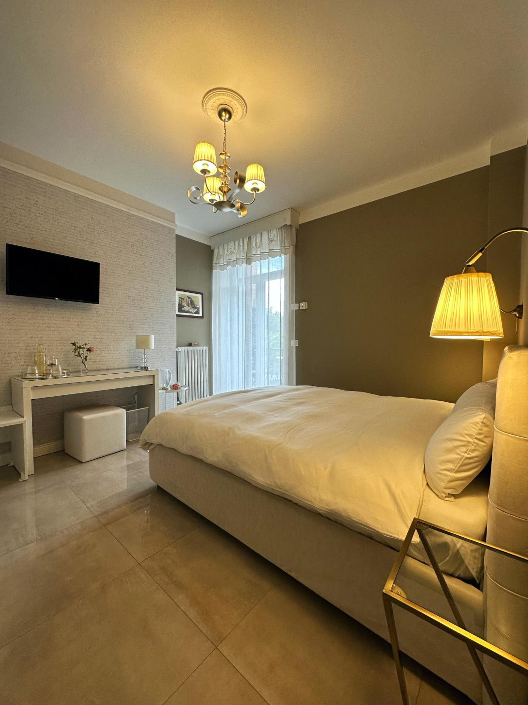 Deluxe Double Room with Balcony photo 2
