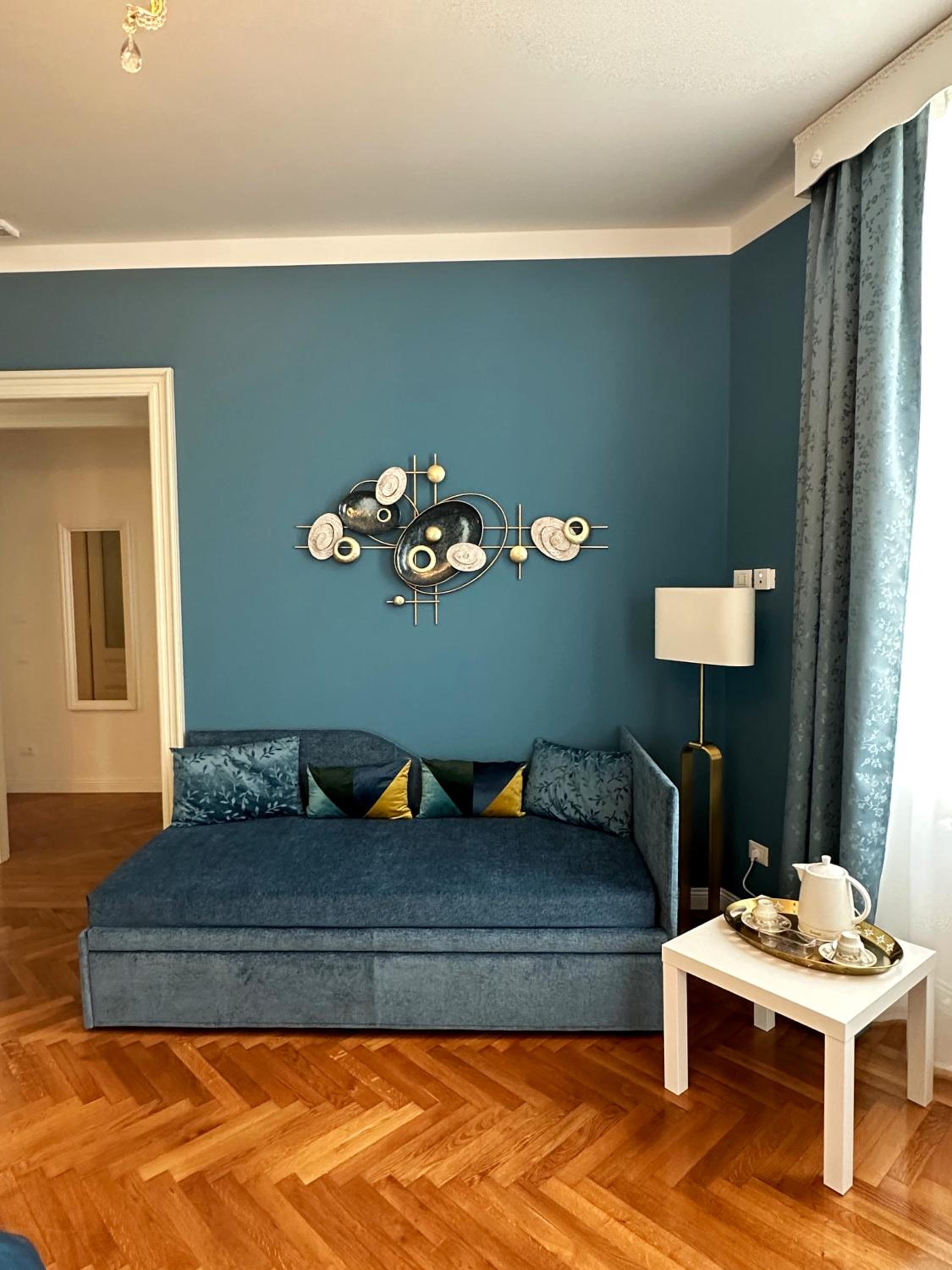 Queen Room photo 2