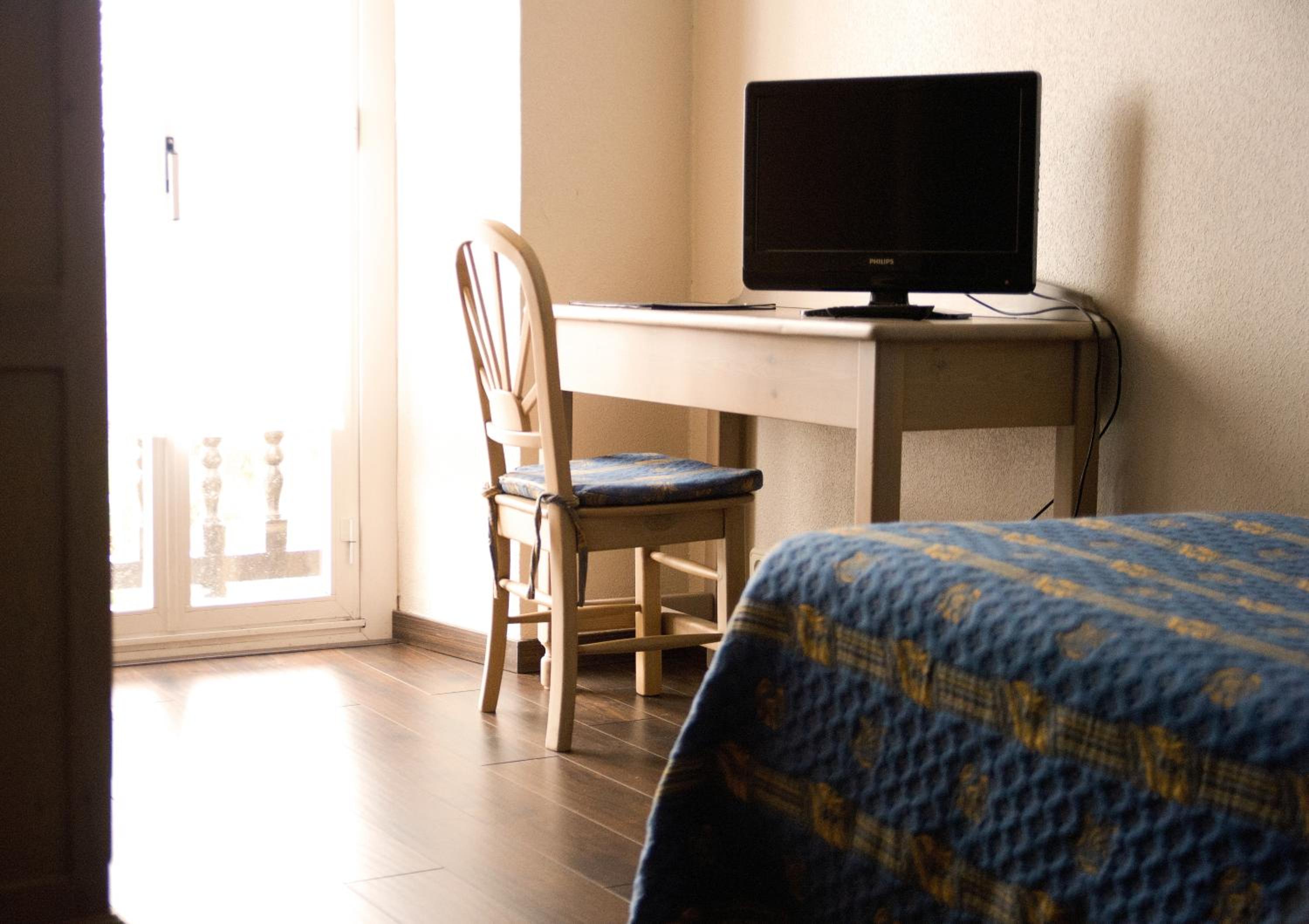 Small Single Room photo 2