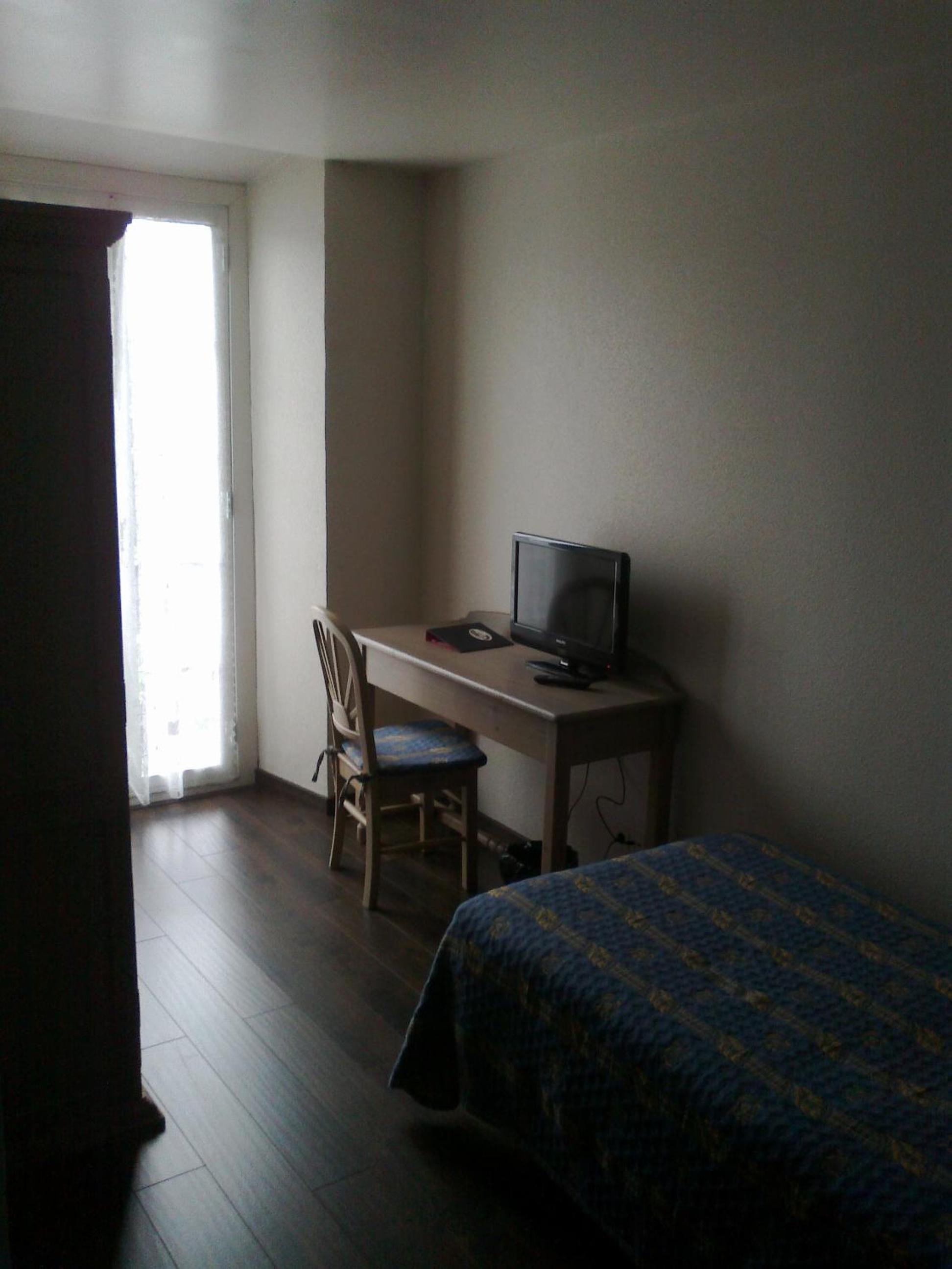Small Single Room photo 3
