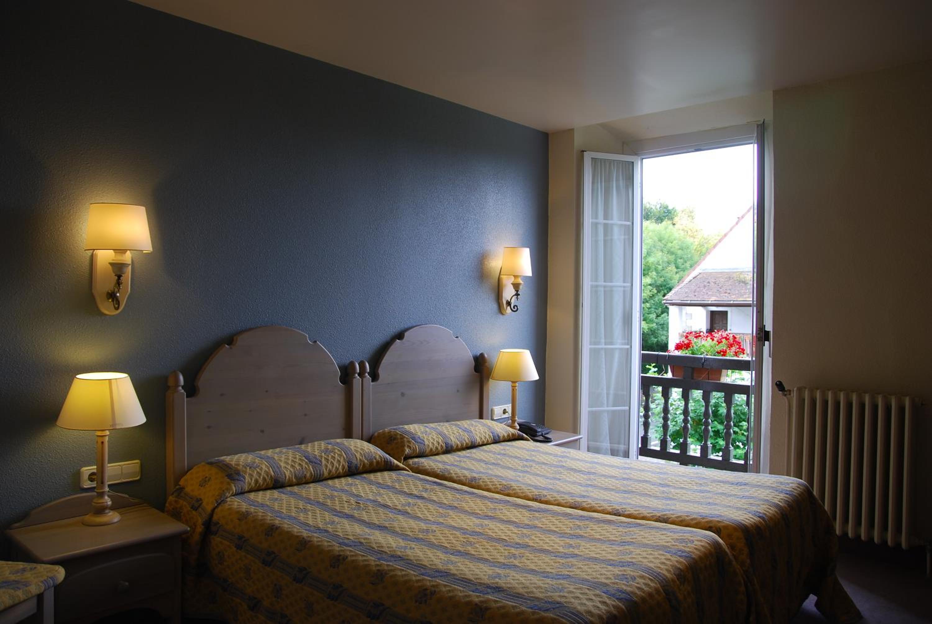 Double or Twin Room photo 3