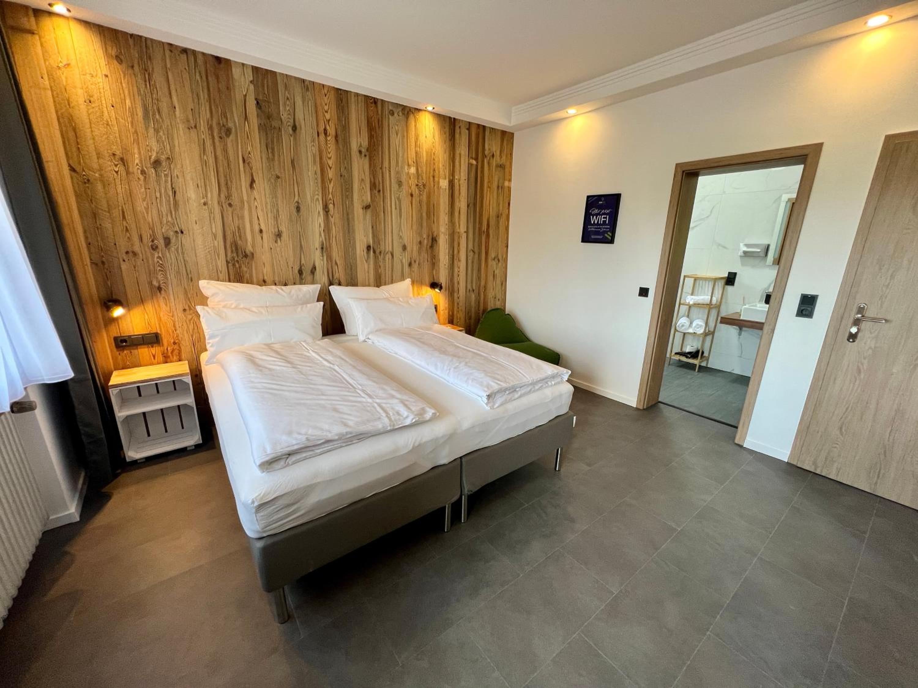Double or Twin Room photo 3