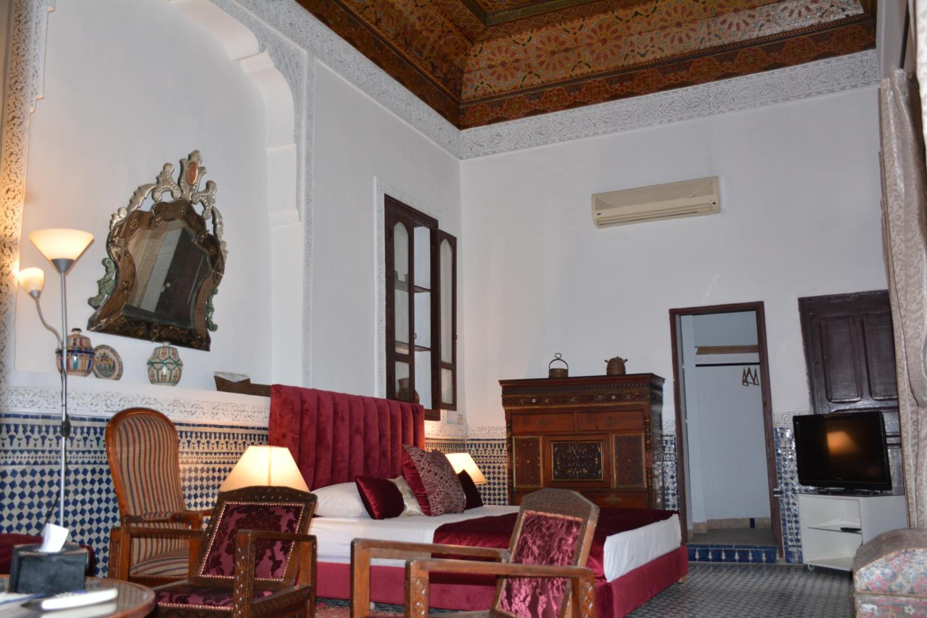 Suite - Photo 1