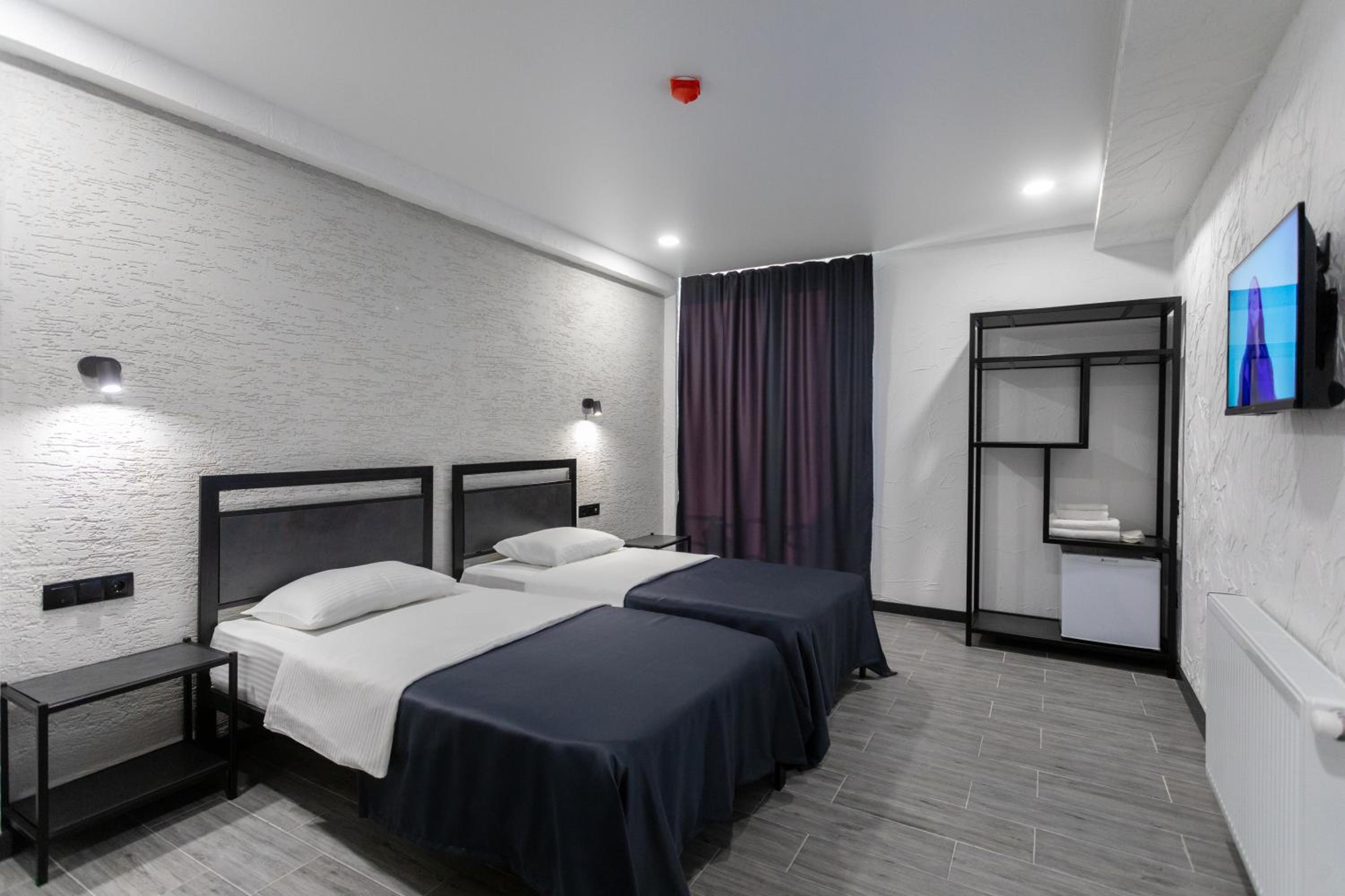 Twin Room with Private Bathroom photo 2