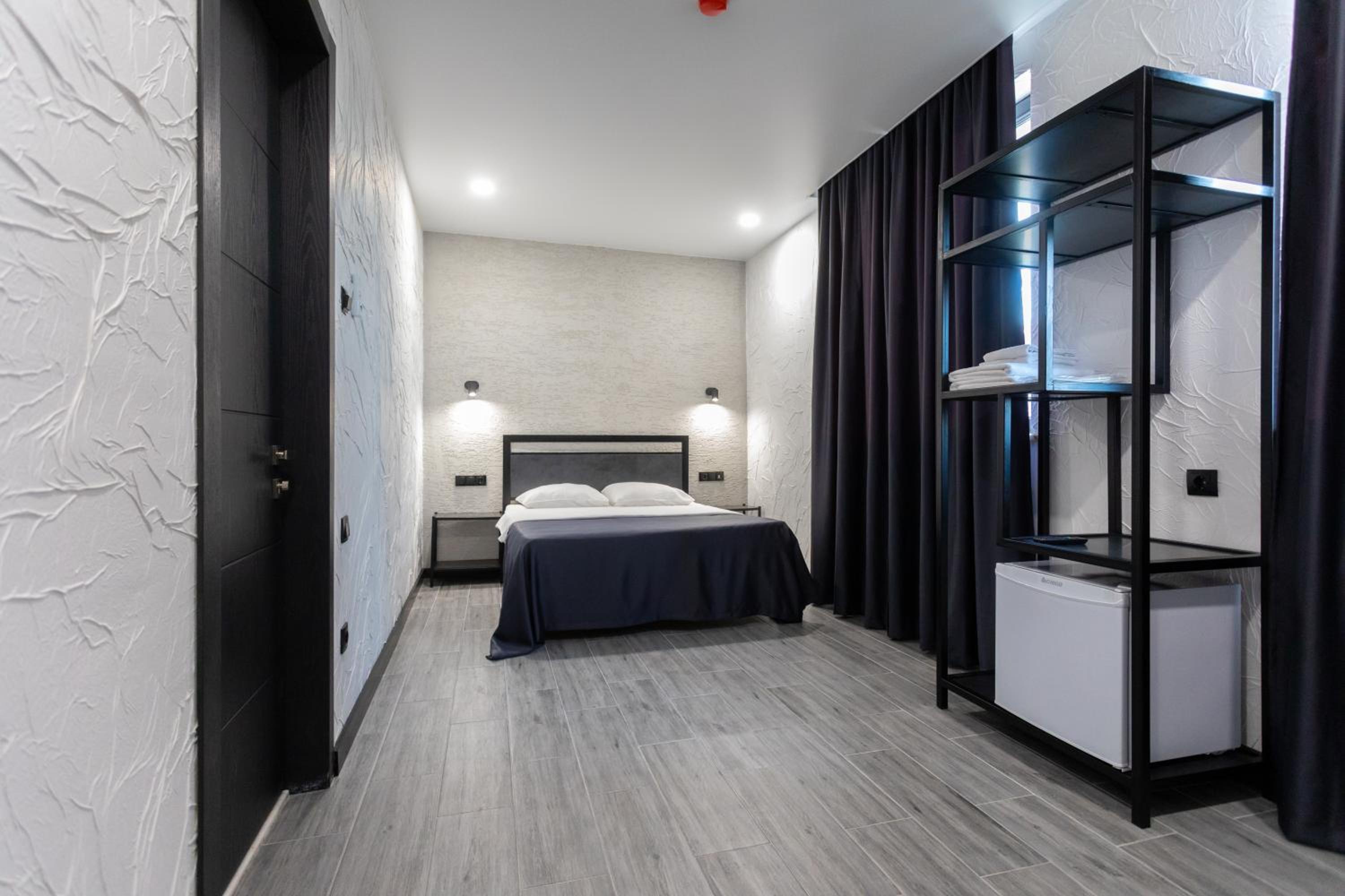 Single Room with Private Bathroom photo 2